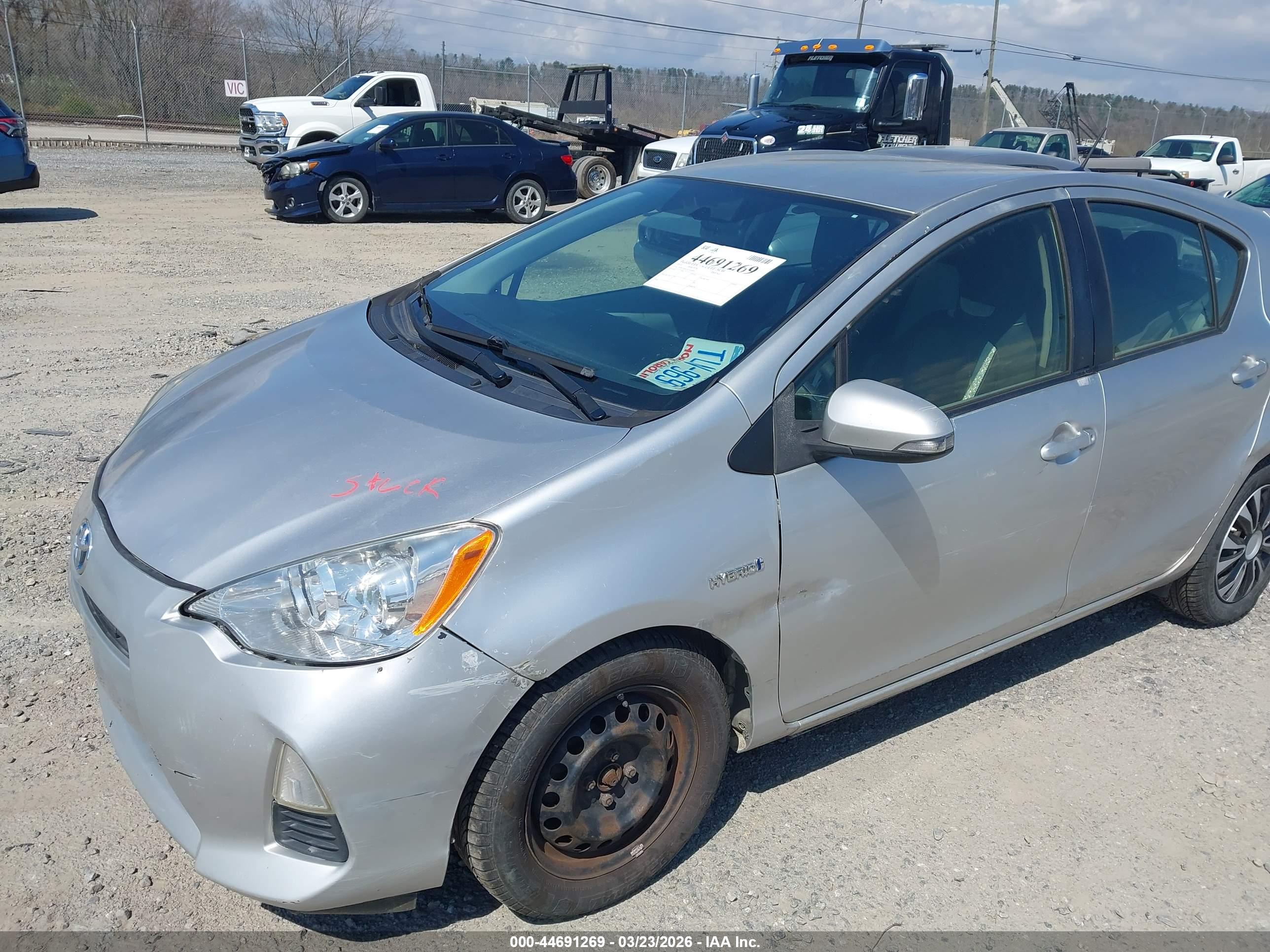 TOYOTA PRIUS image 6