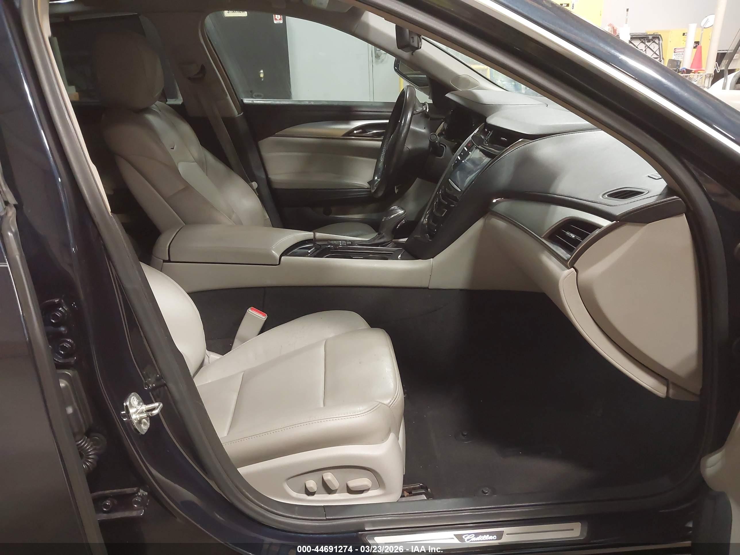 CADILLAC CTS image 5