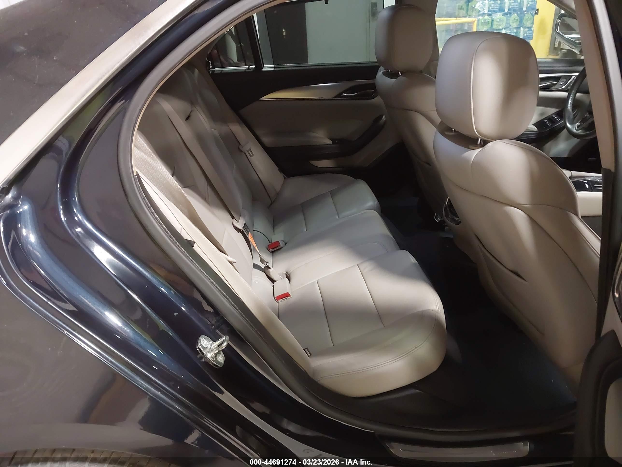 CADILLAC CTS image 8