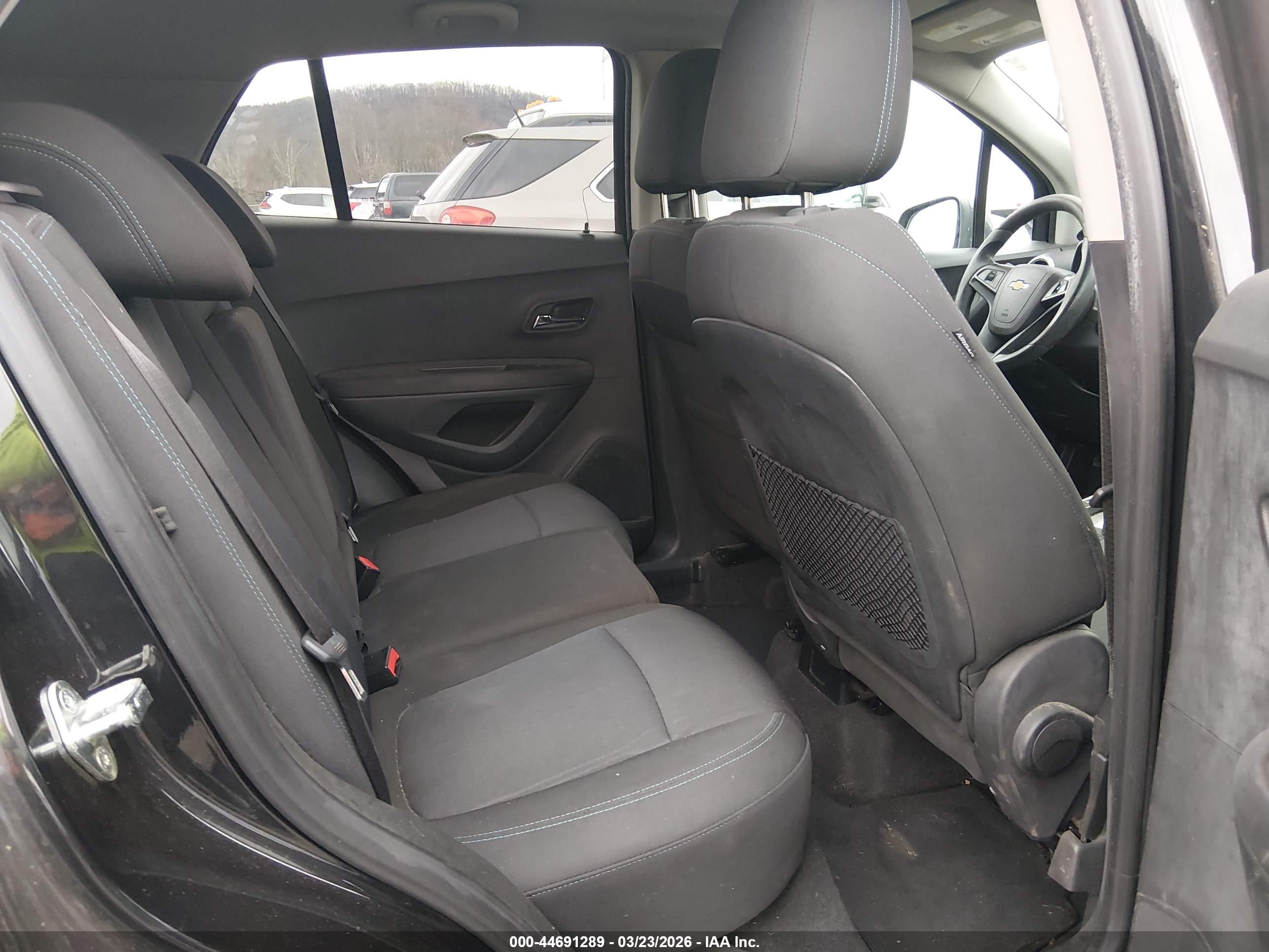 CHEVROLET TRAX image 8
