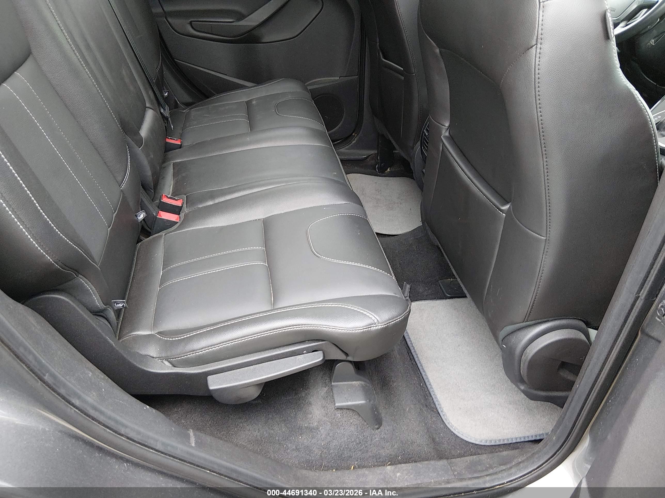 FORD ESCAPE image 8