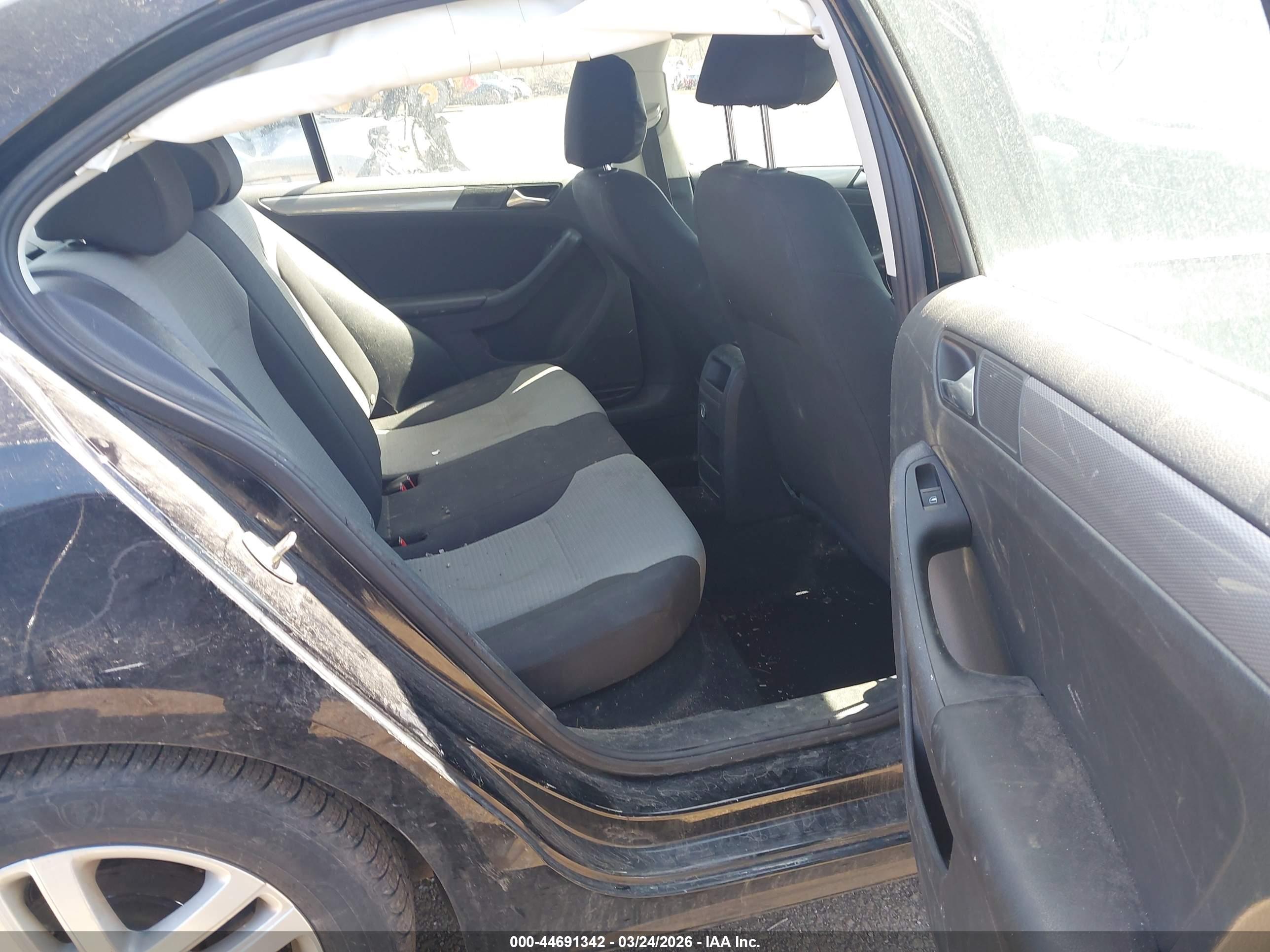 VOLKSWAGEN JETTA image 8