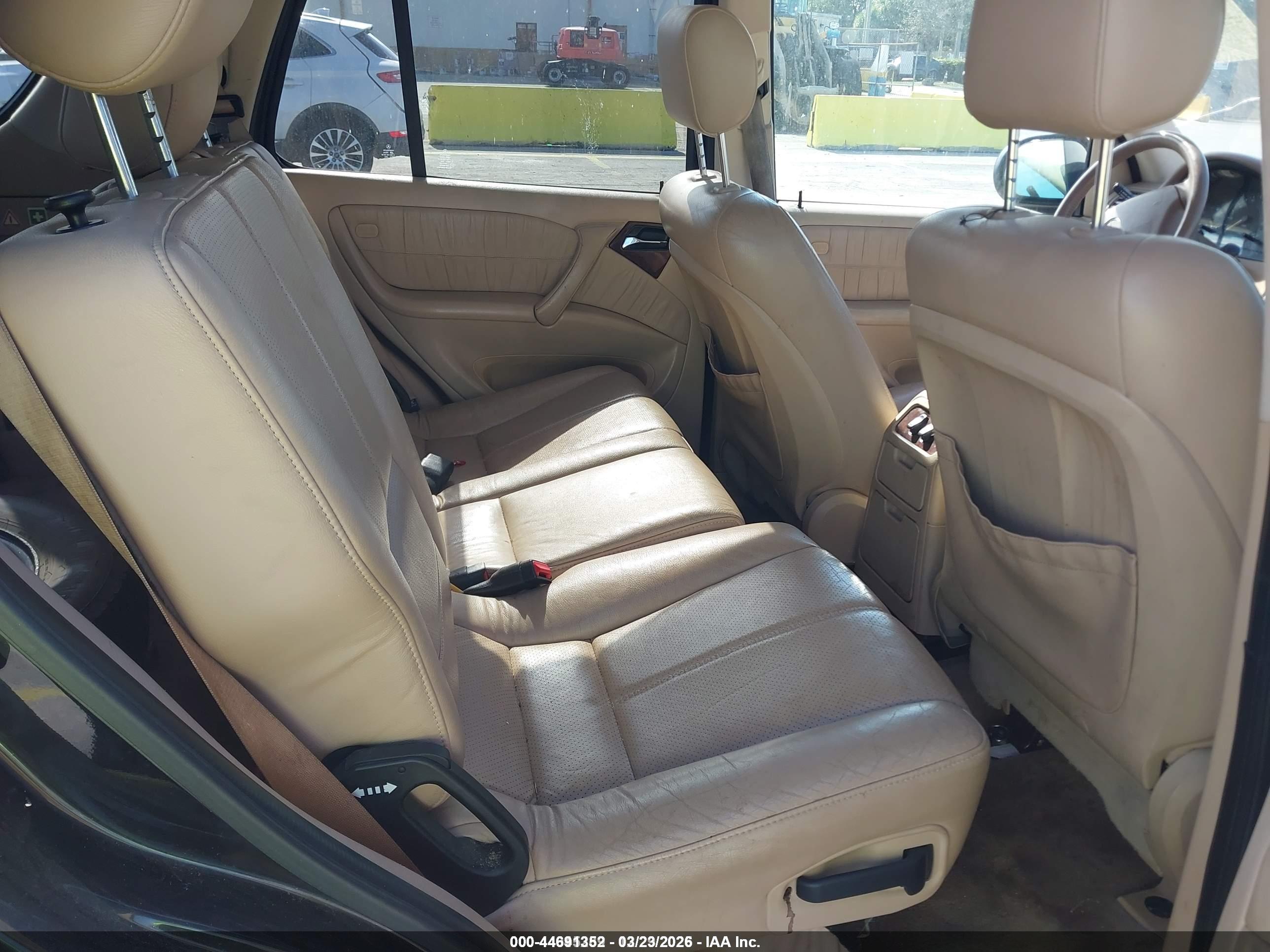 MERCEDES-BENZ ML image 8