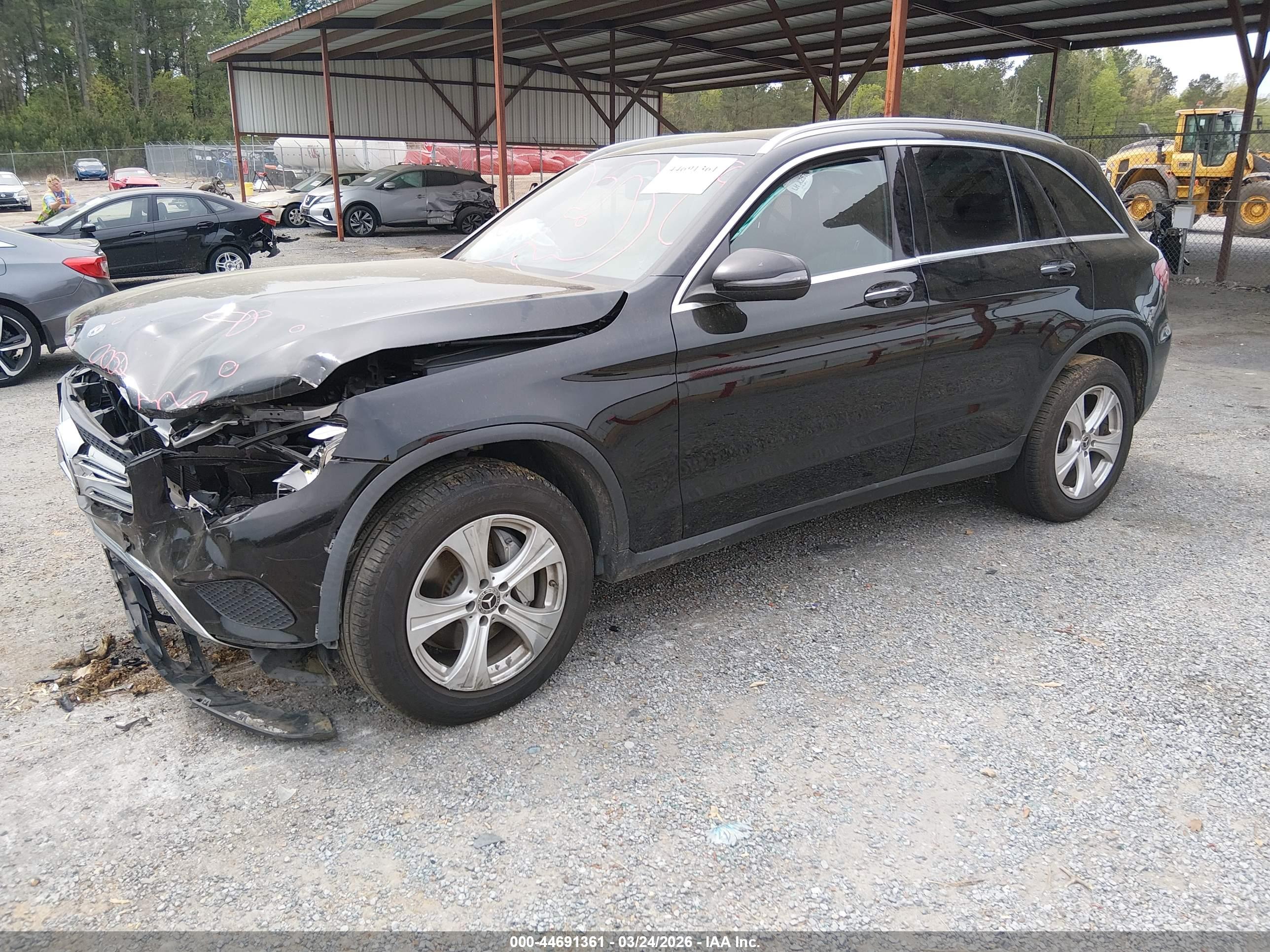 MERCEDES-BENZ GLC image 2