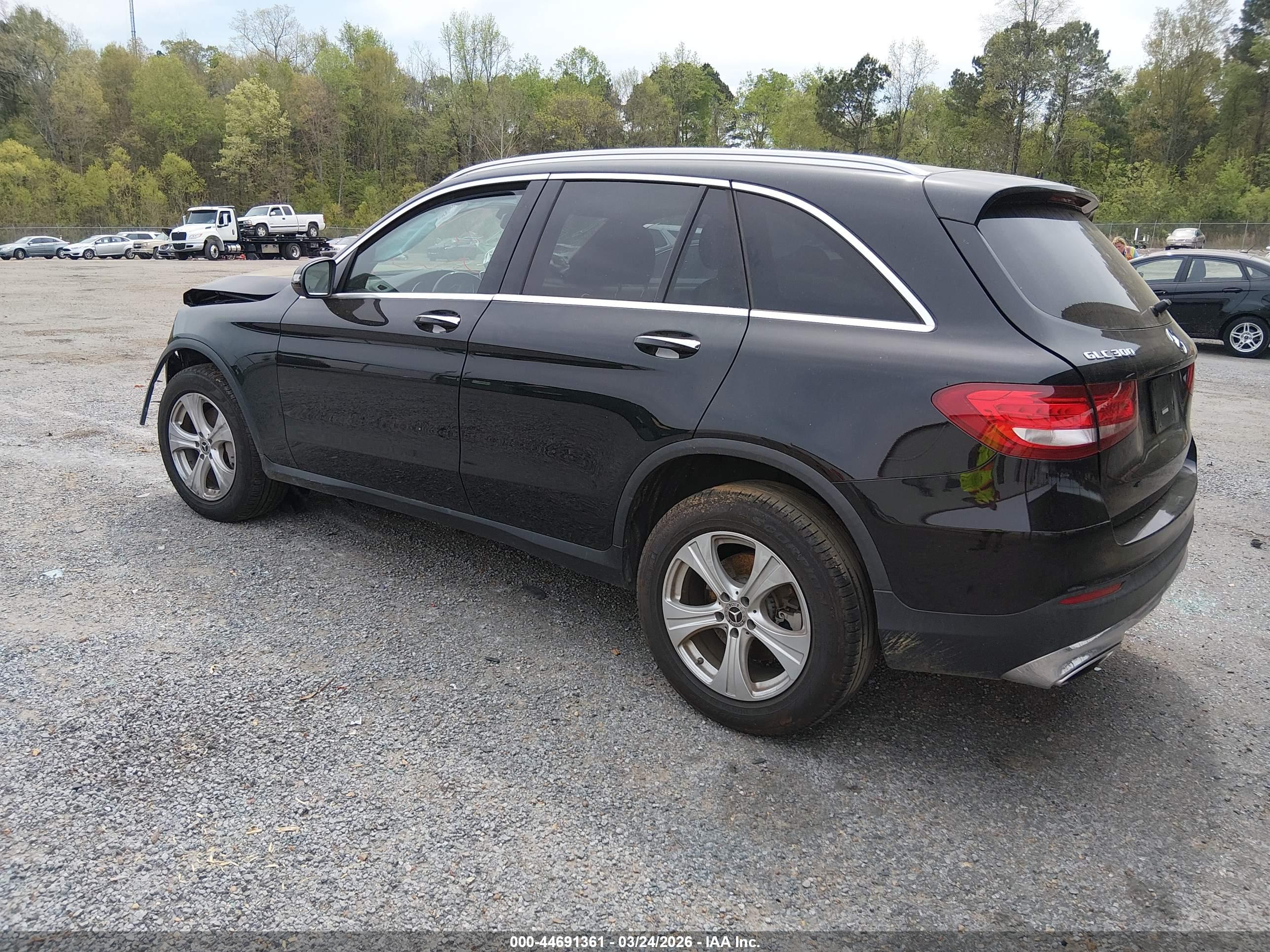 MERCEDES-BENZ GLC image 3