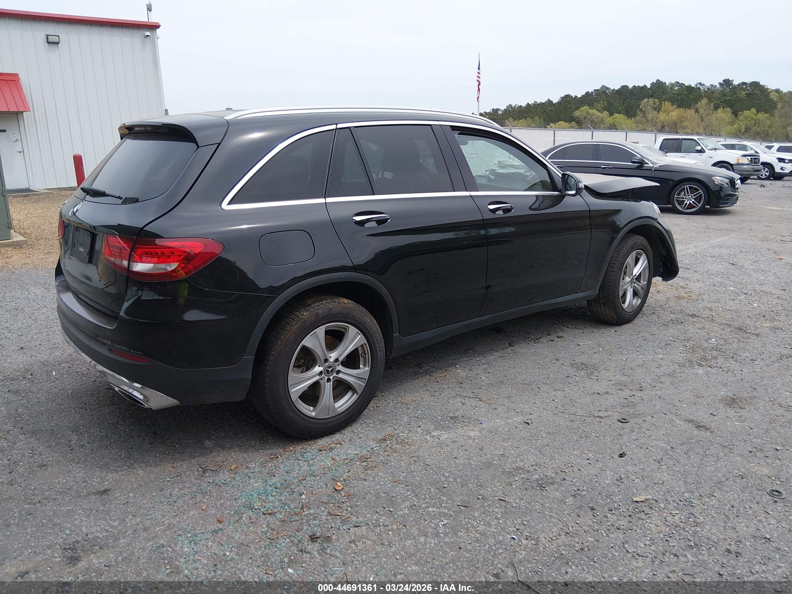 MERCEDES-BENZ GLC image 4