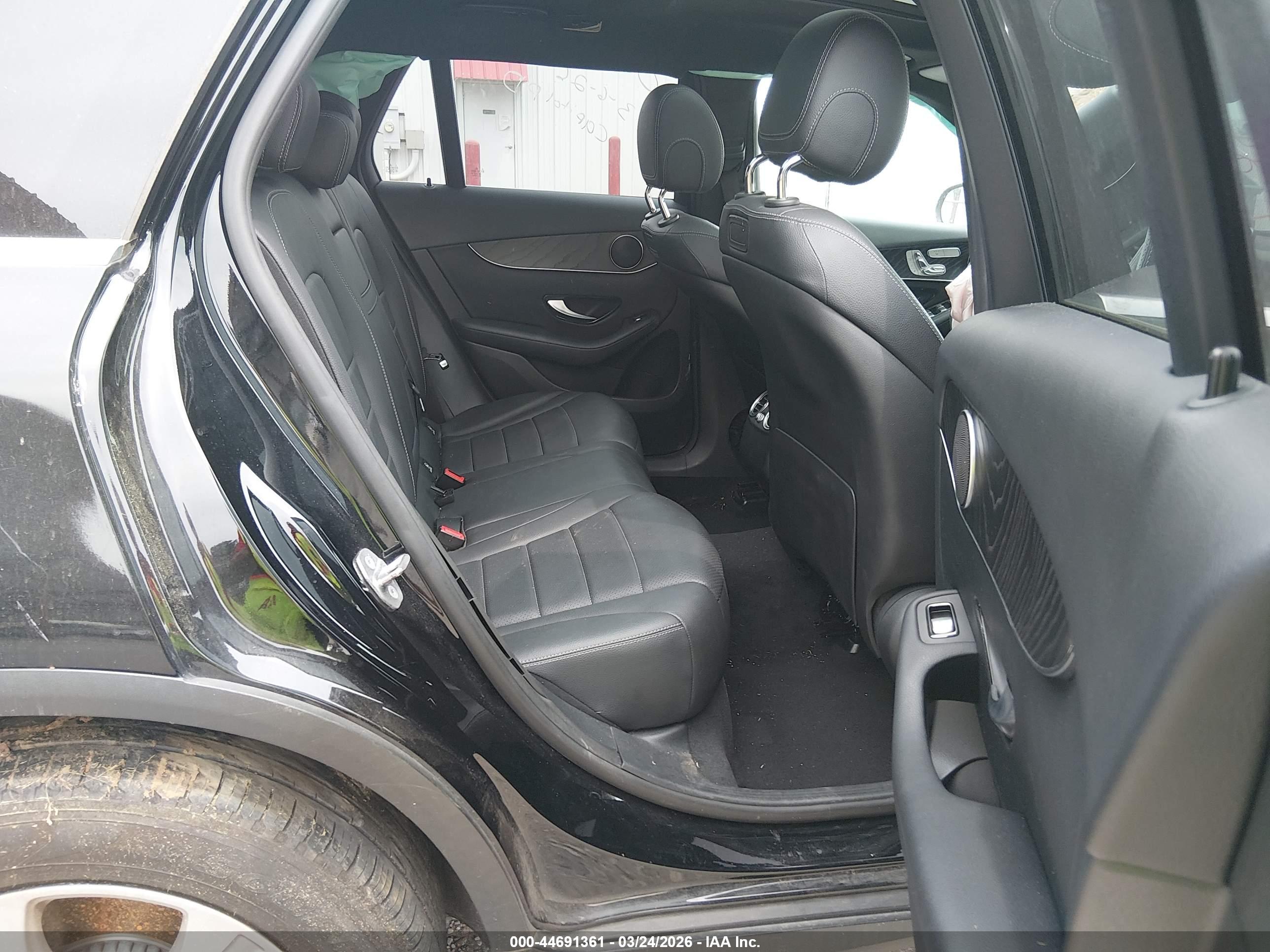 MERCEDES-BENZ GLC image 8
