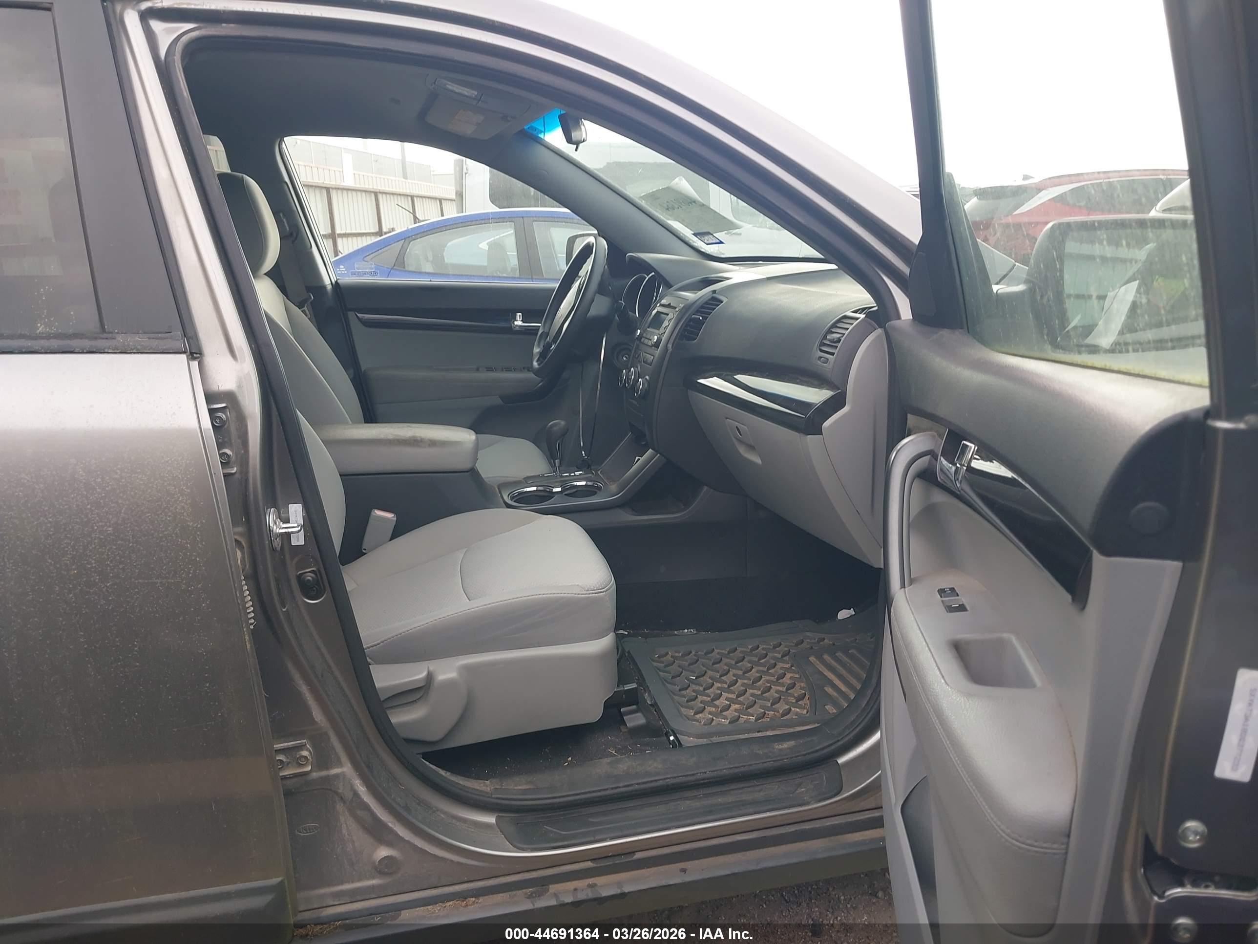 KIA SORENTO image 5