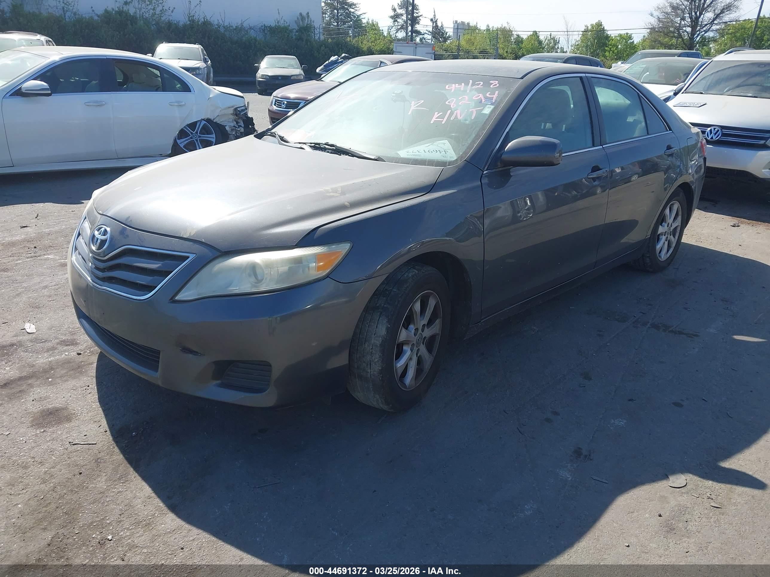 TOYOTA CAMRY image 2