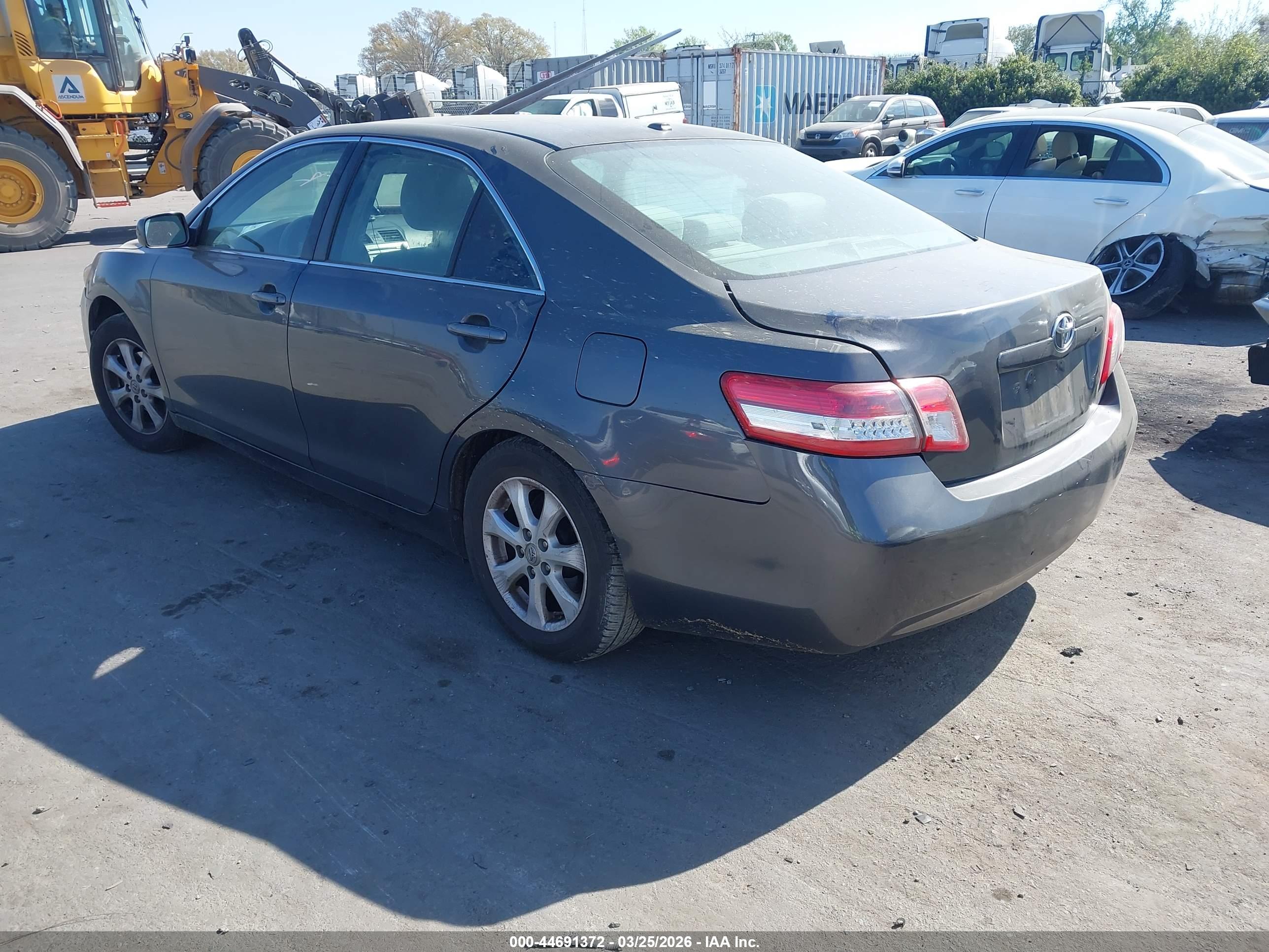 TOYOTA CAMRY image 3
