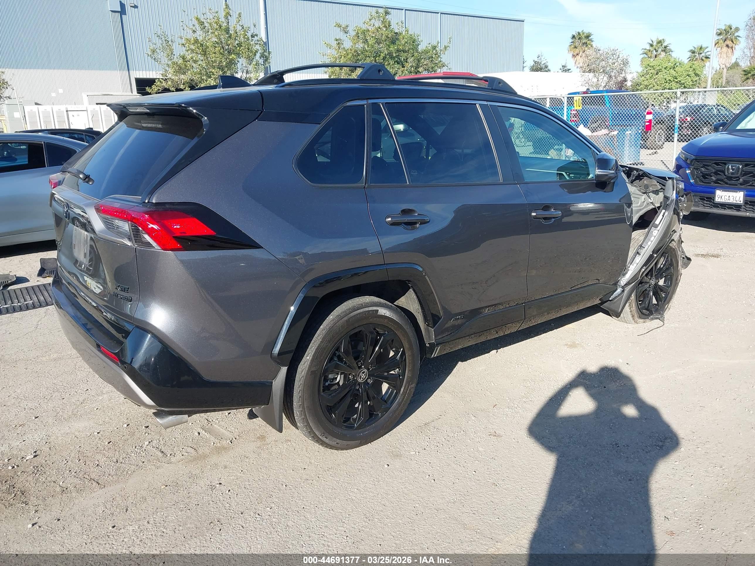 TOYOTA RAV4 image 4