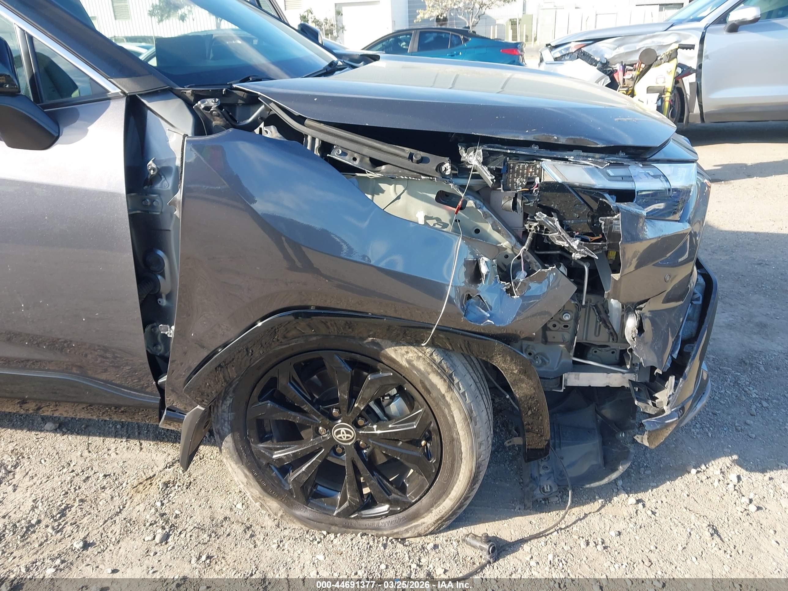 TOYOTA RAV4 image 6