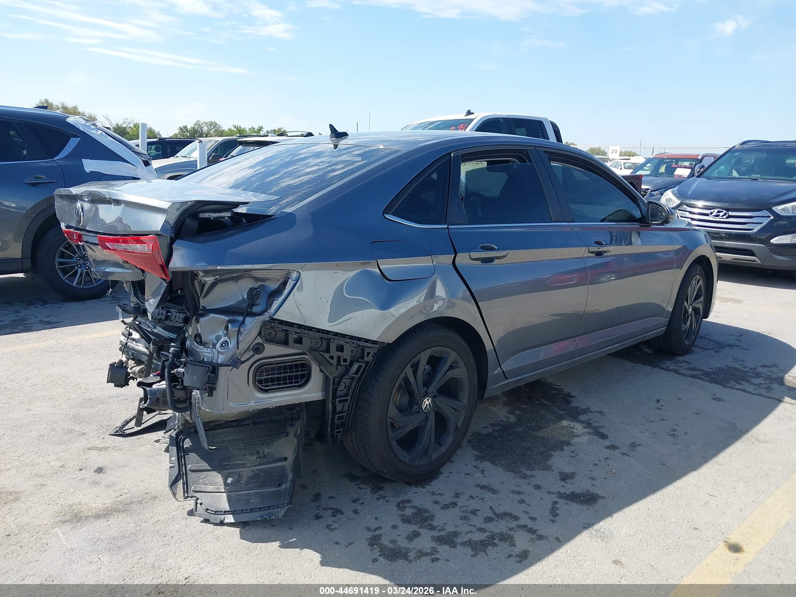 VOLKSWAGEN JETTA image 4