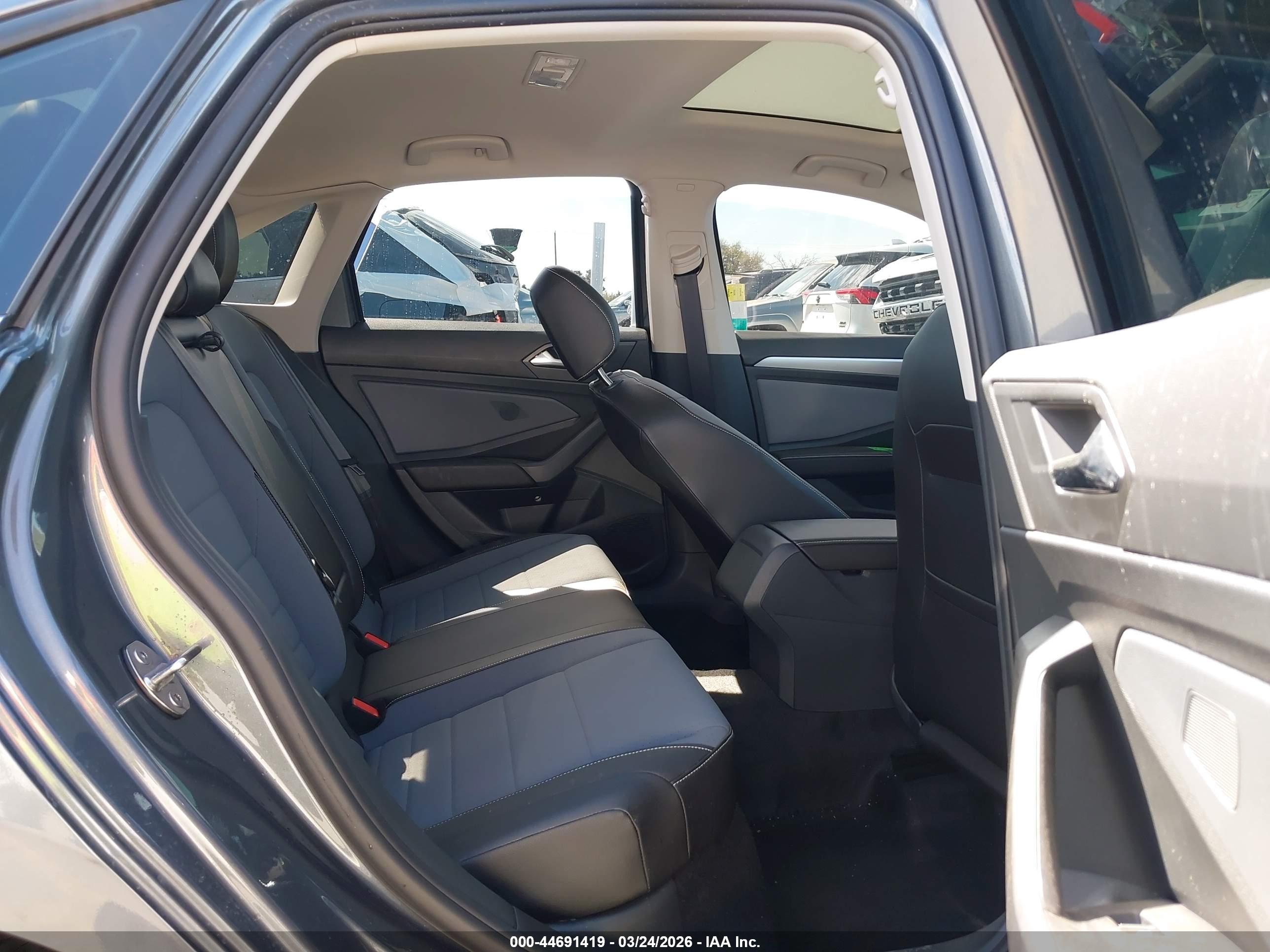 VOLKSWAGEN JETTA image 8