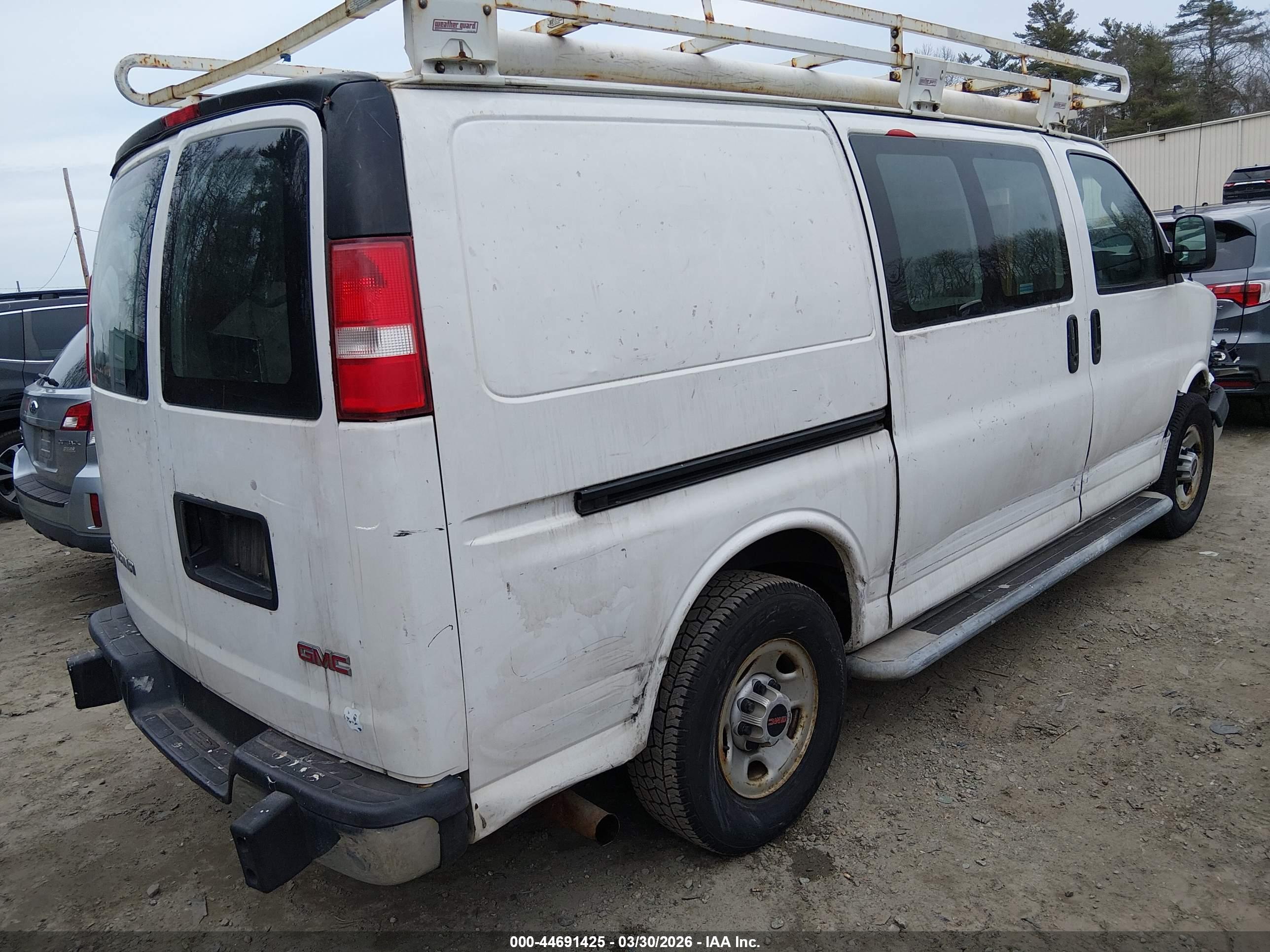 GMC SAVANA image 4