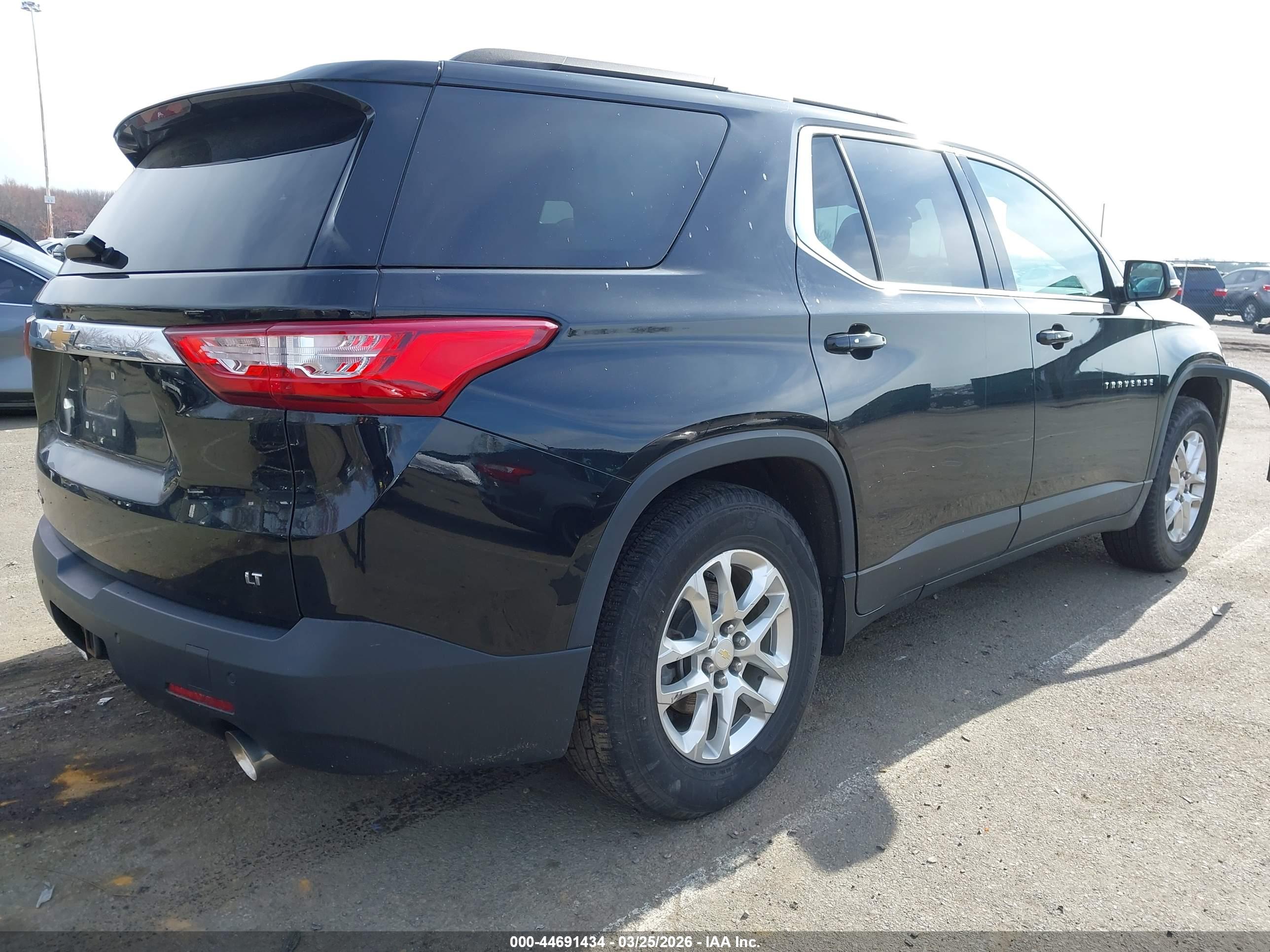 CHEVROLET TRAVERSE image 4