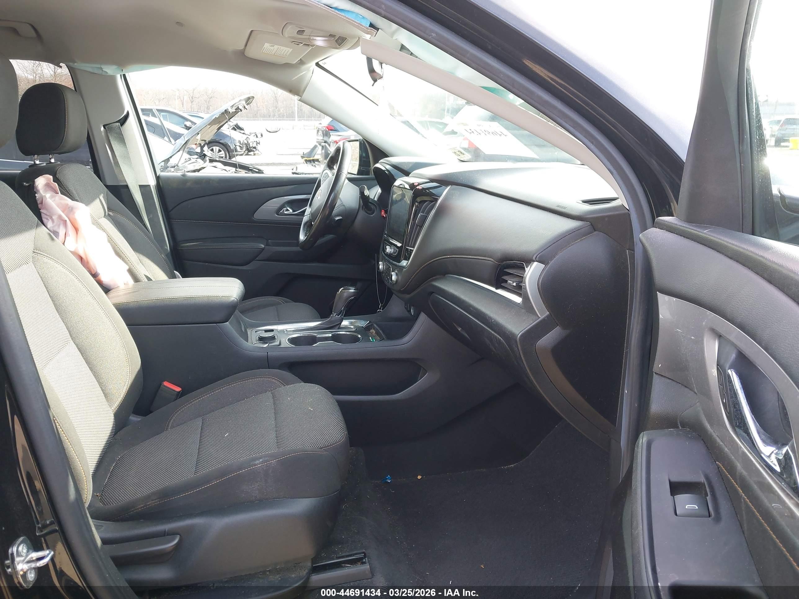 CHEVROLET TRAVERSE image 5