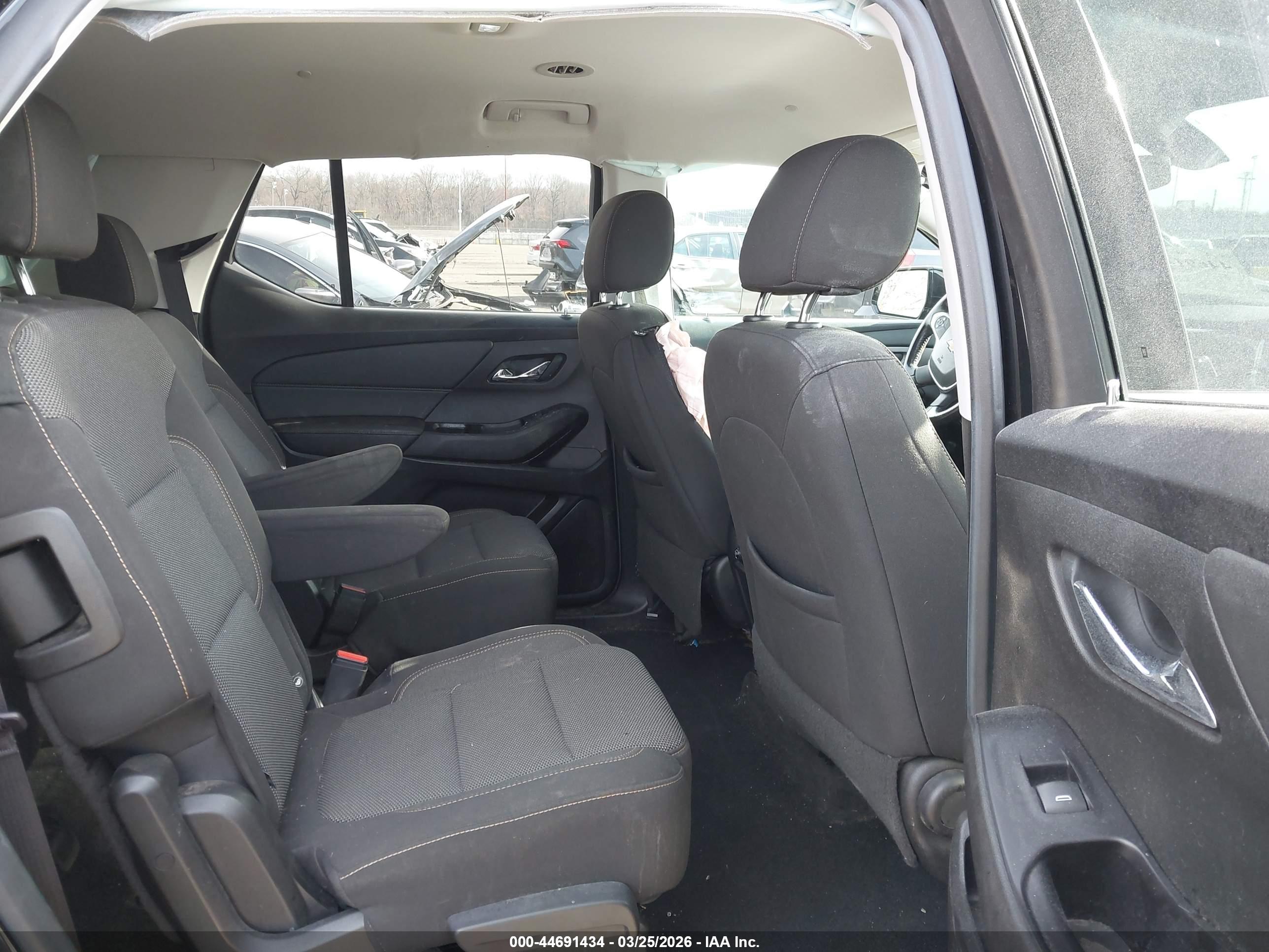 CHEVROLET TRAVERSE image 8