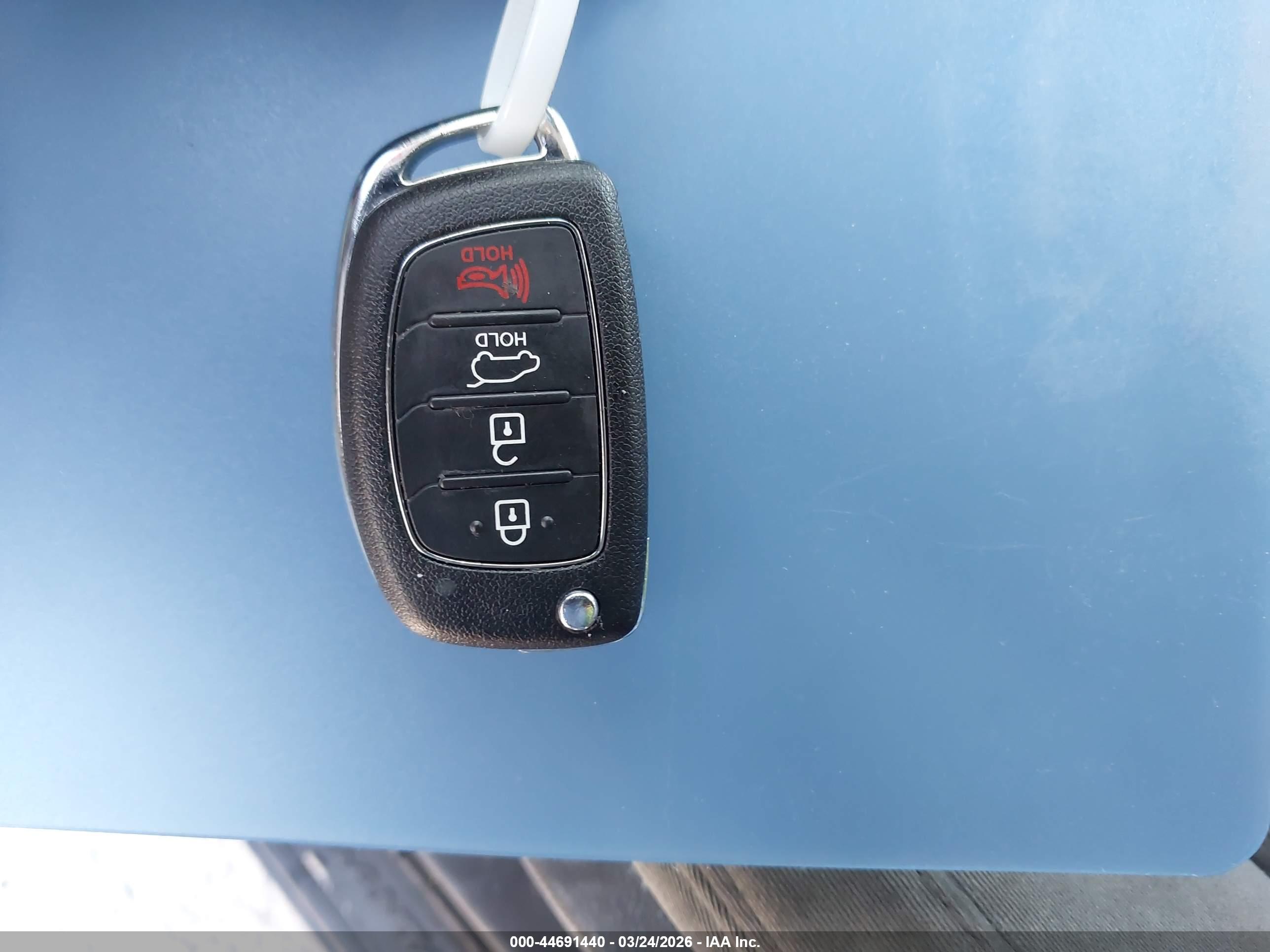 HYUNDAI SANTA image 11