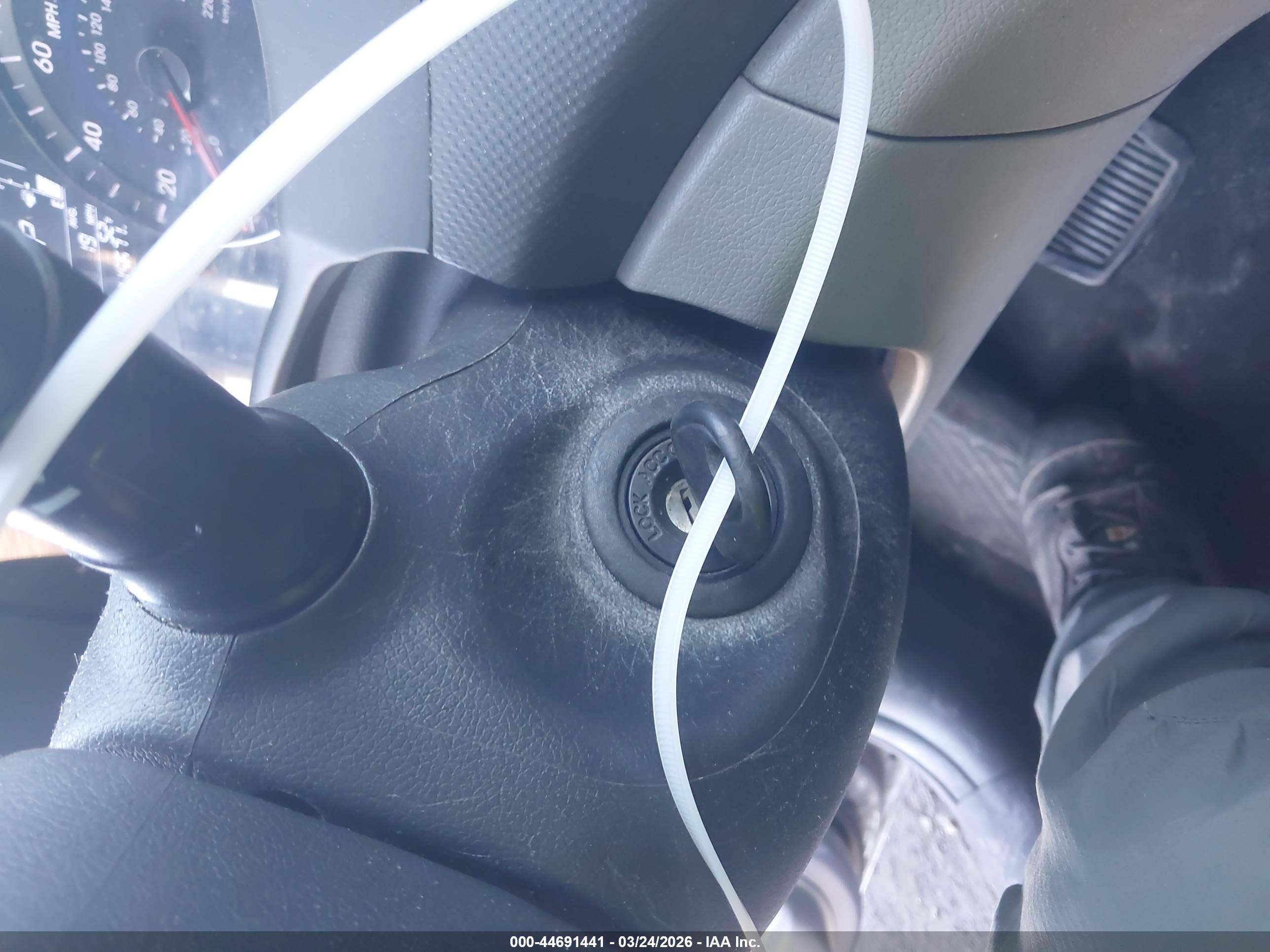 HYUNDAI ACCENT image 11
