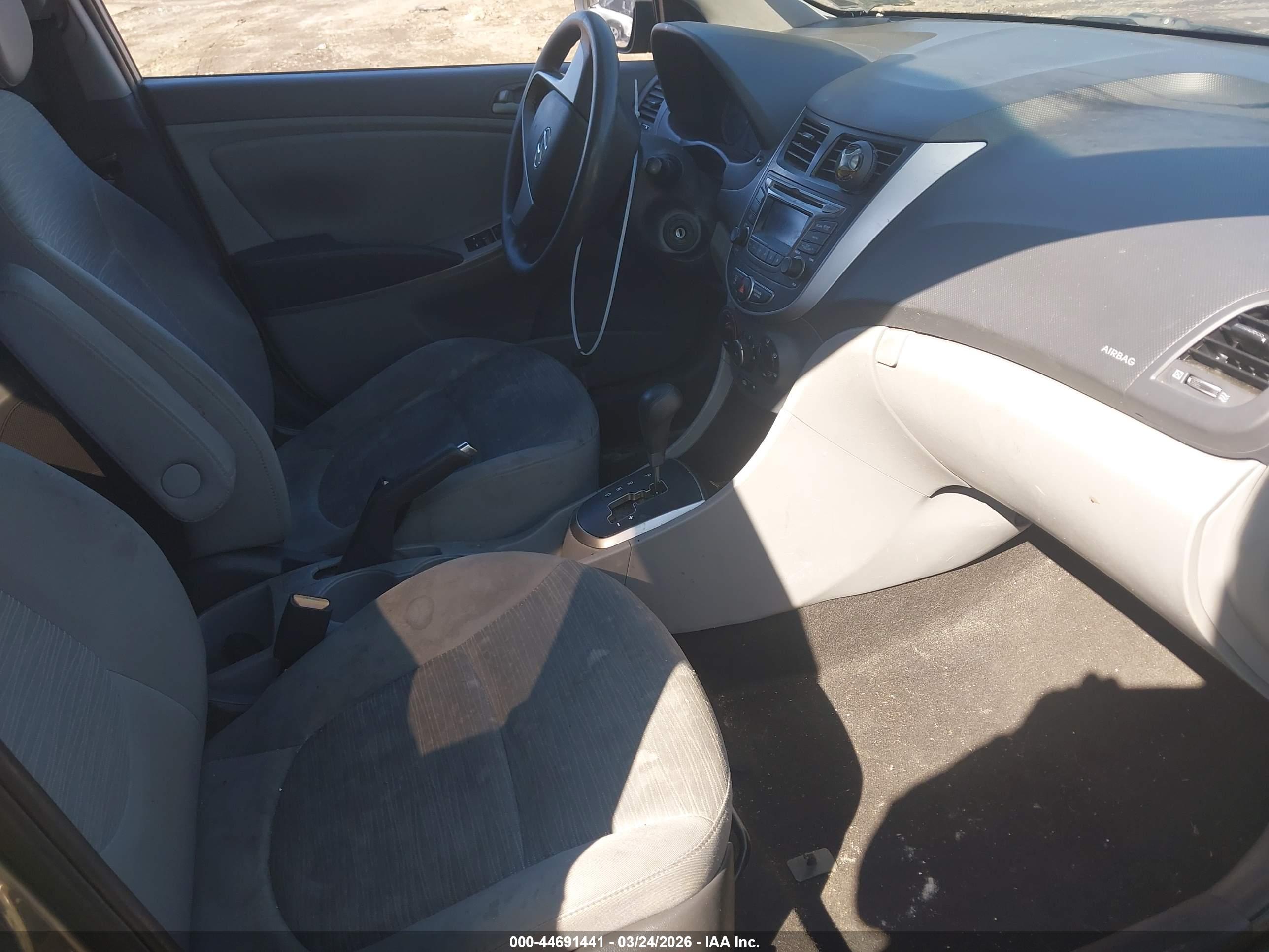 HYUNDAI ACCENT image 5