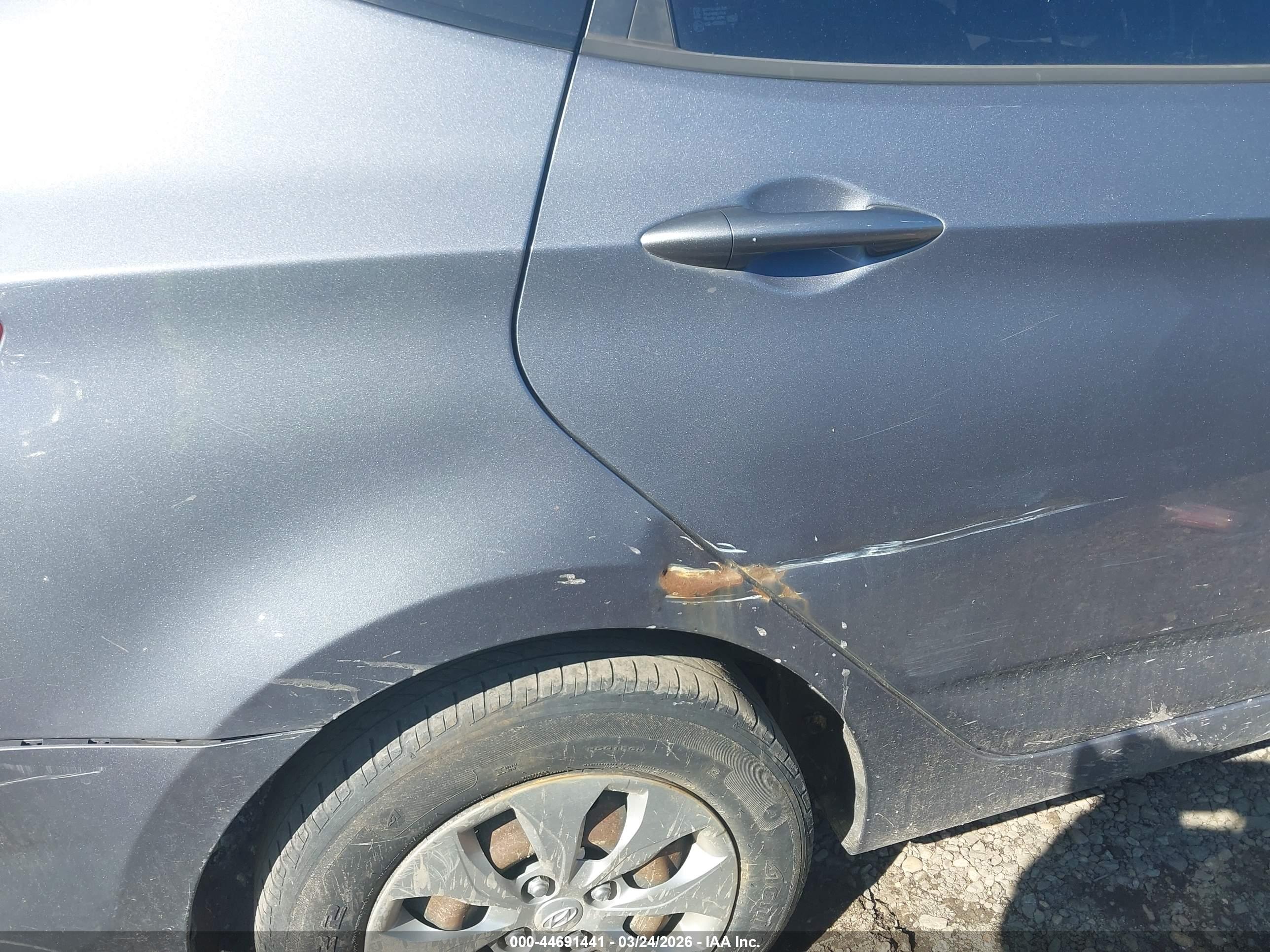HYUNDAI ACCENT image 6