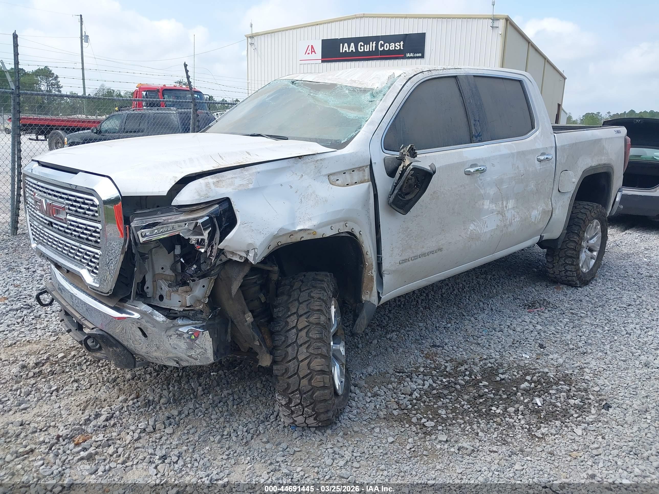 GMC SIERRA image 2