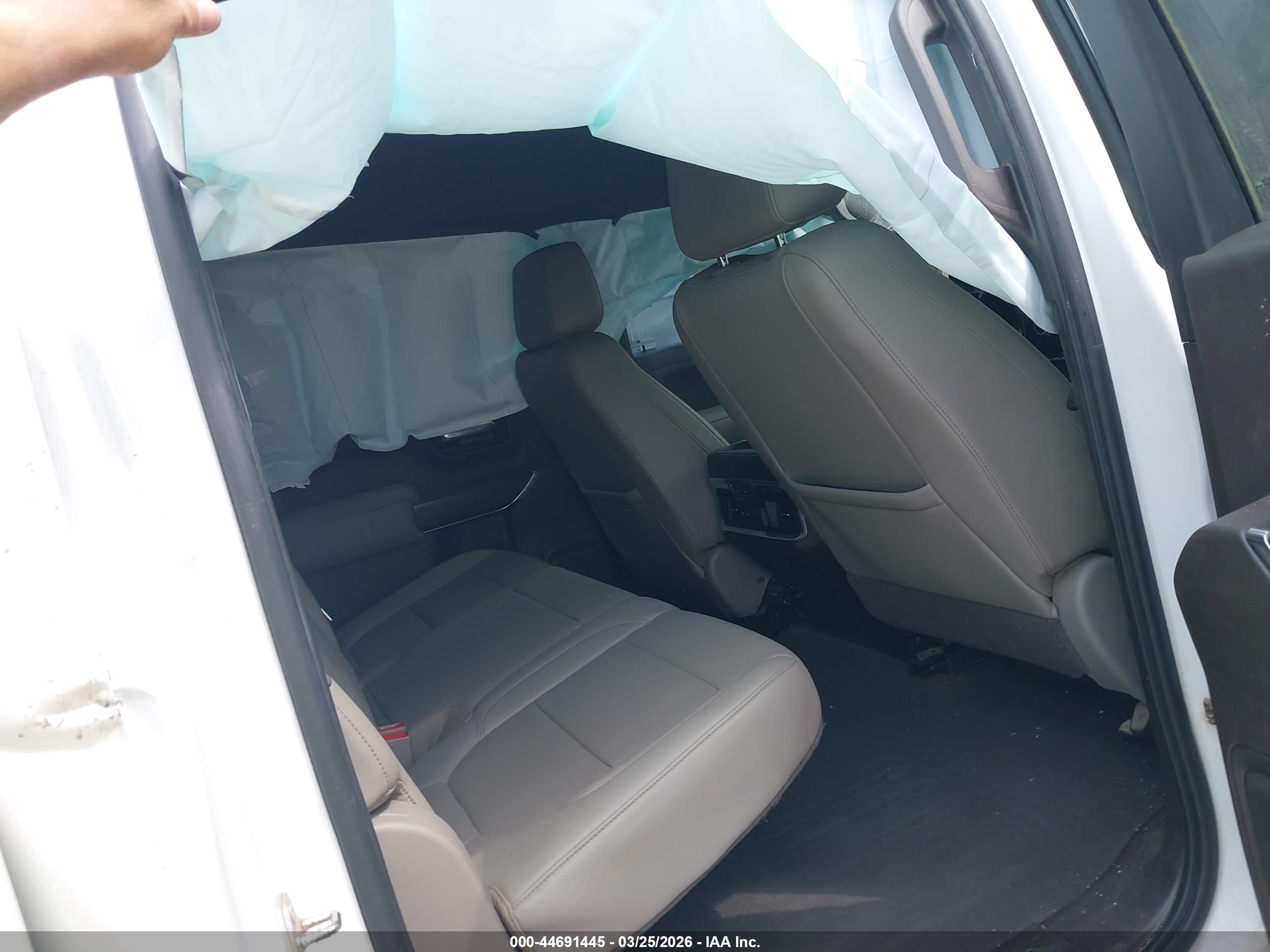 GMC SIERRA image 8