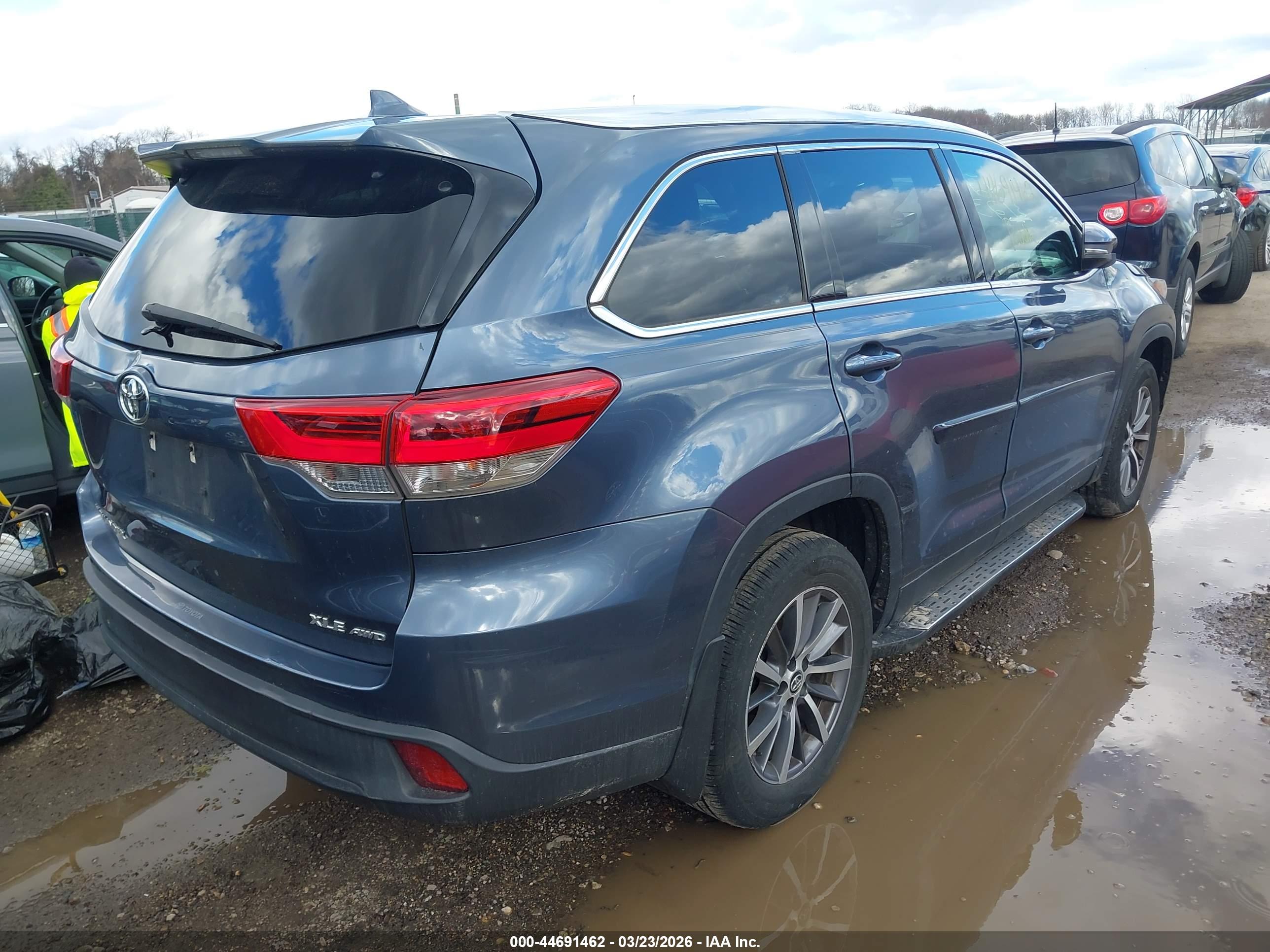 TOYOTA HIGHLANDER image 4