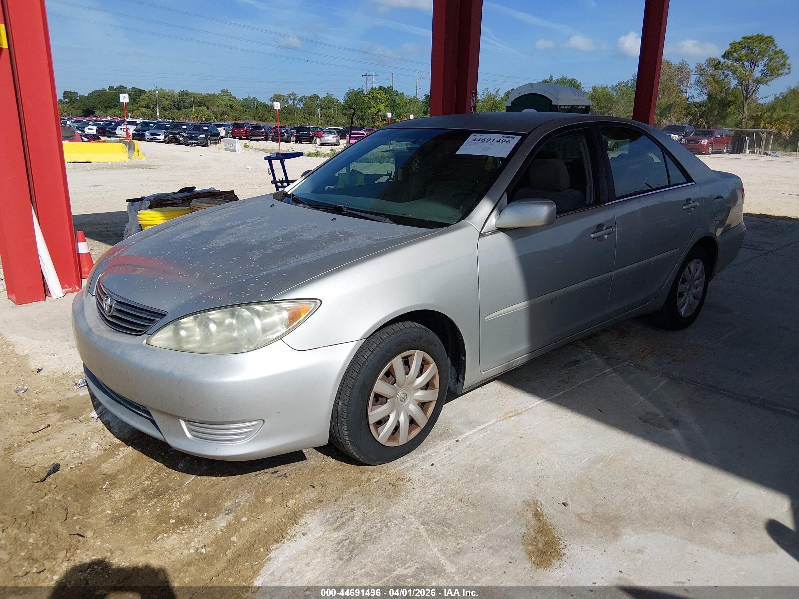 TOYOTA CAMRY image 2