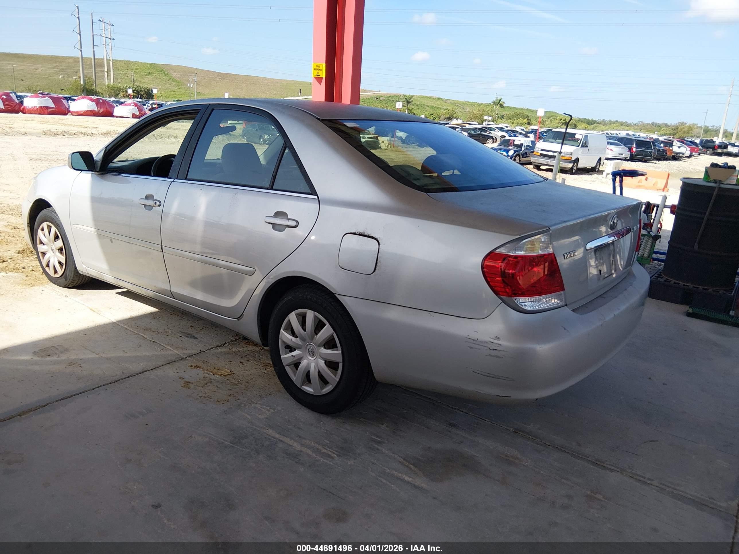 TOYOTA CAMRY image 3