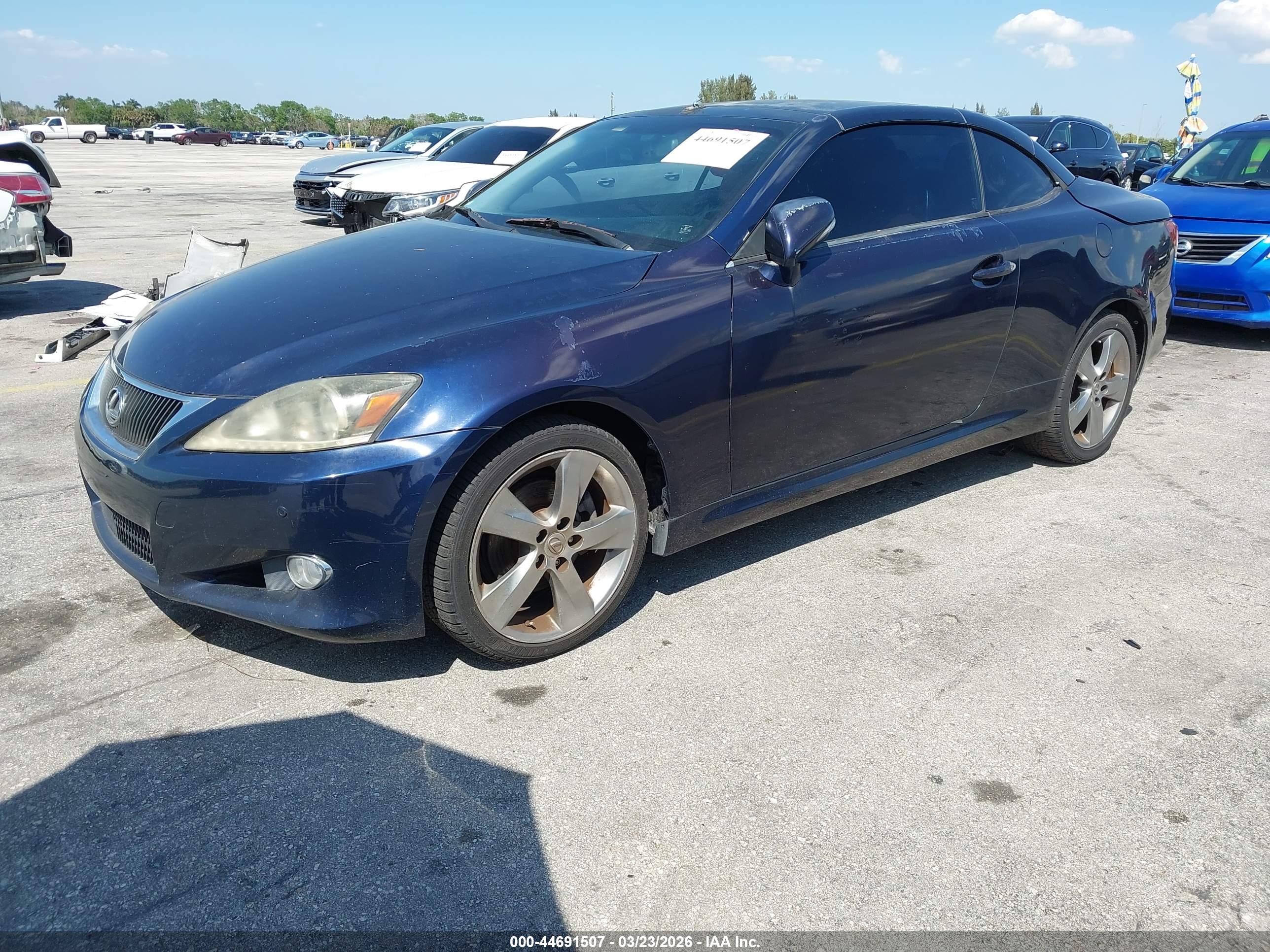 LEXUS IS image 2