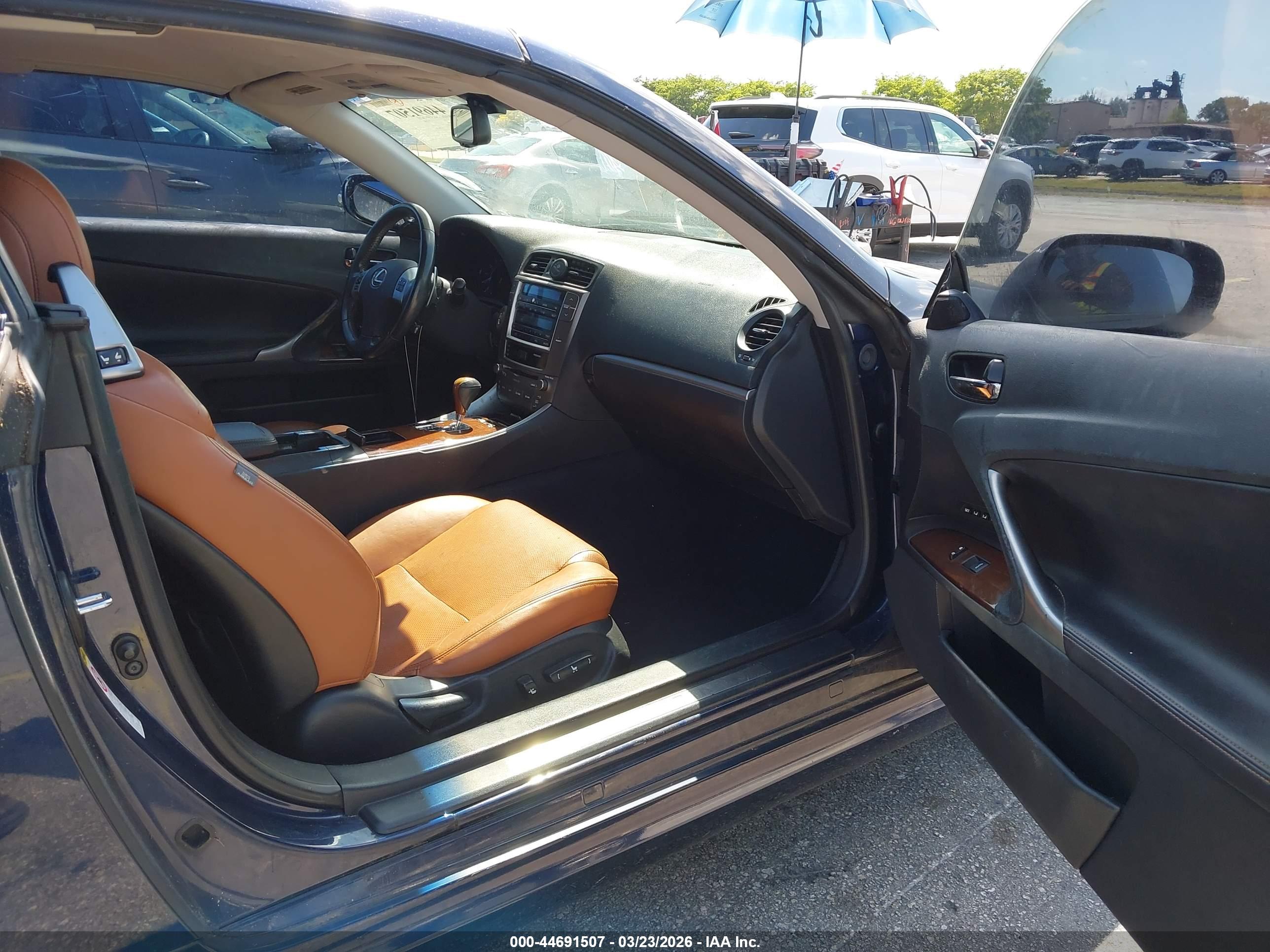 LEXUS IS image 5