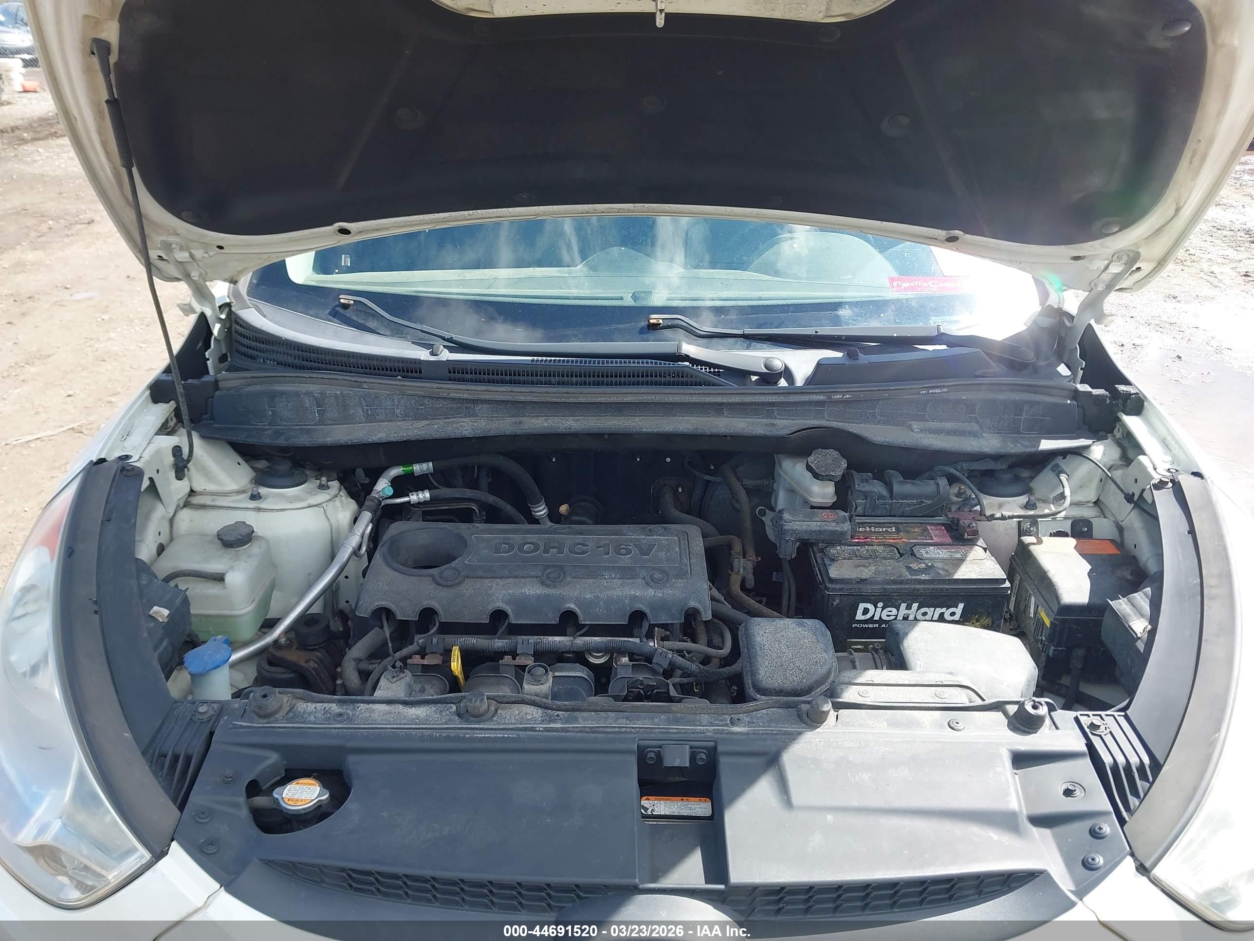 HYUNDAI TUCSON image 10