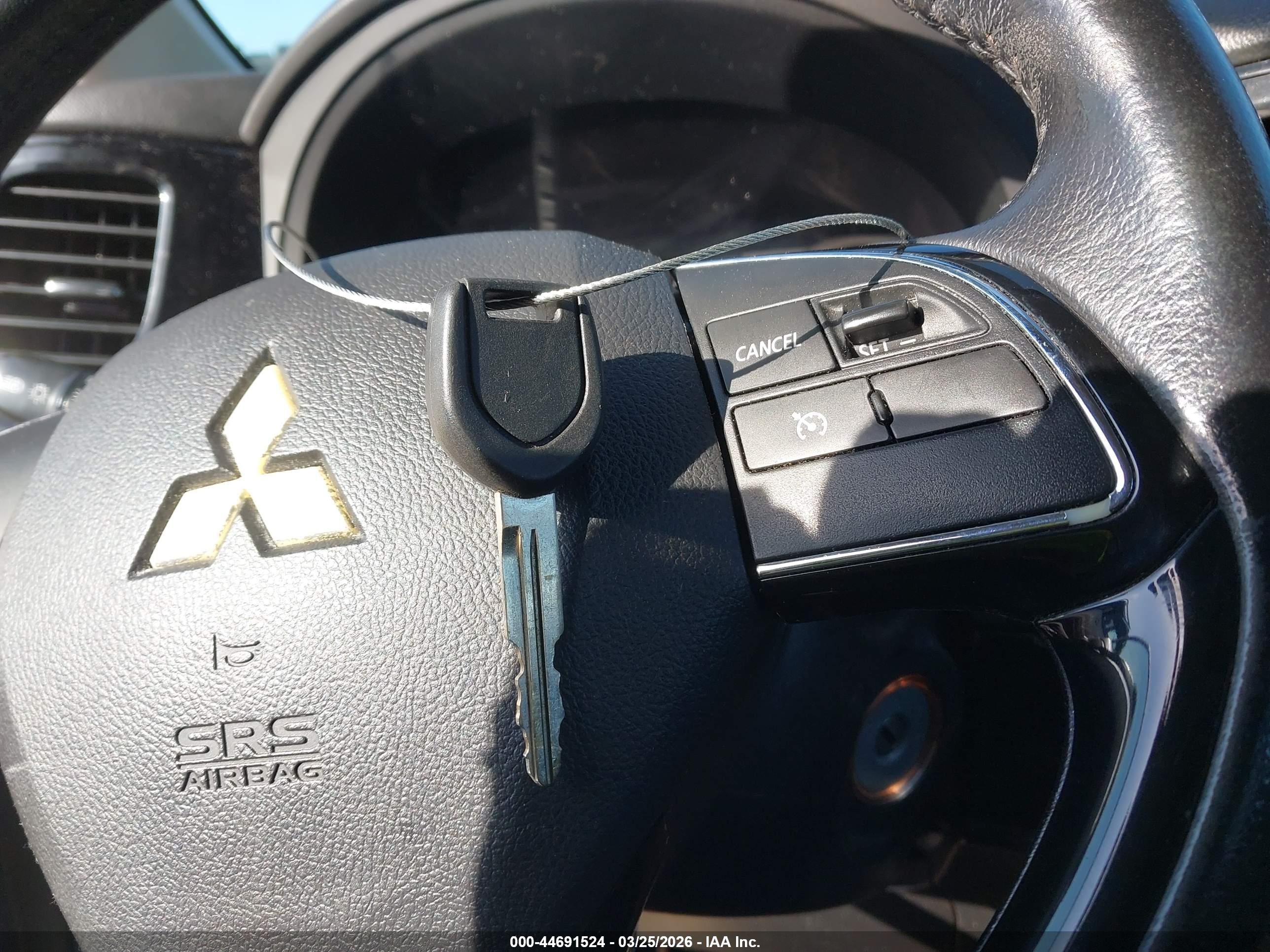 MITSUBISHI OUTLANDER image 11