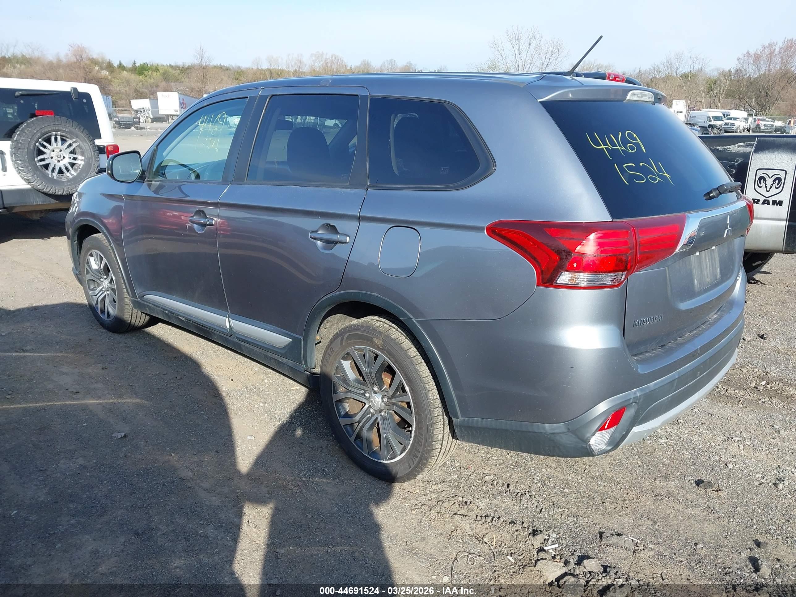 MITSUBISHI OUTLANDER image 3