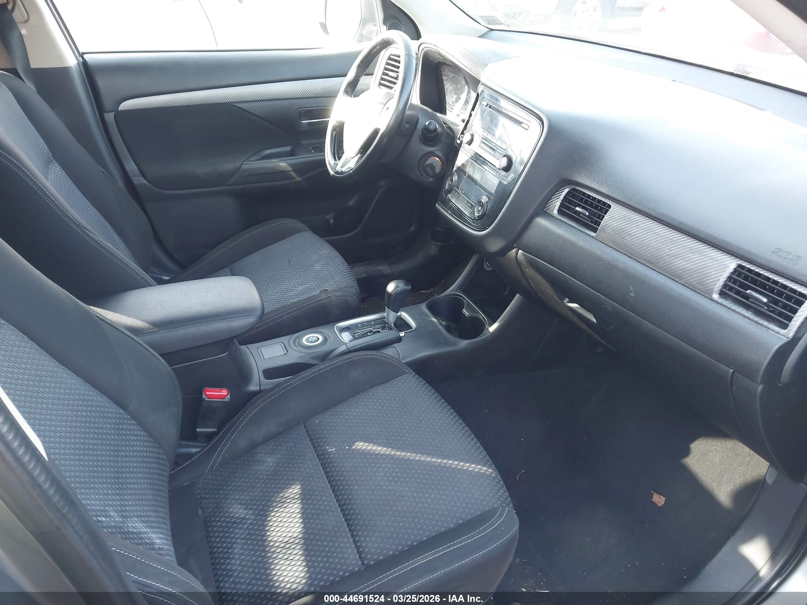 MITSUBISHI OUTLANDER image 5