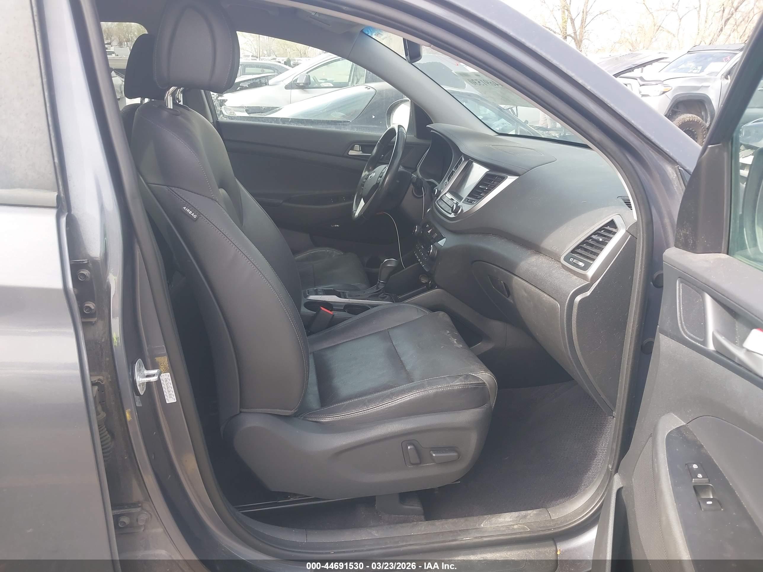 HYUNDAI TUCSON image 5