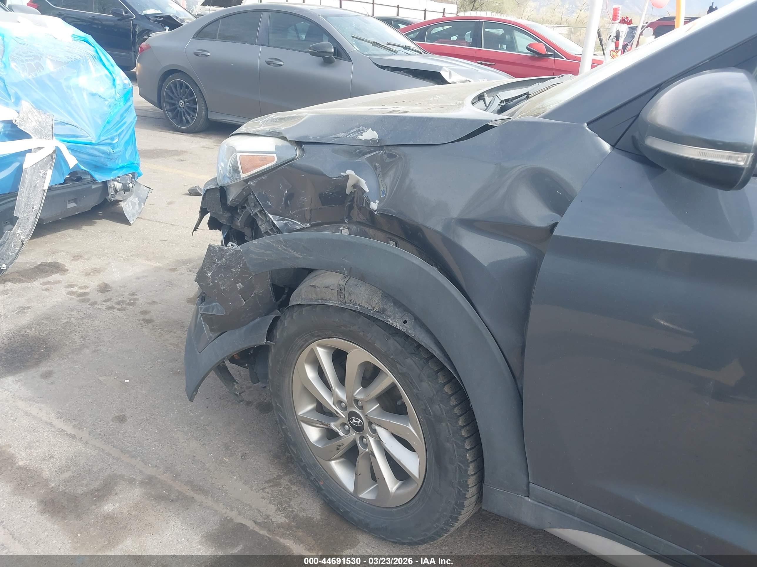 HYUNDAI TUCSON image 6