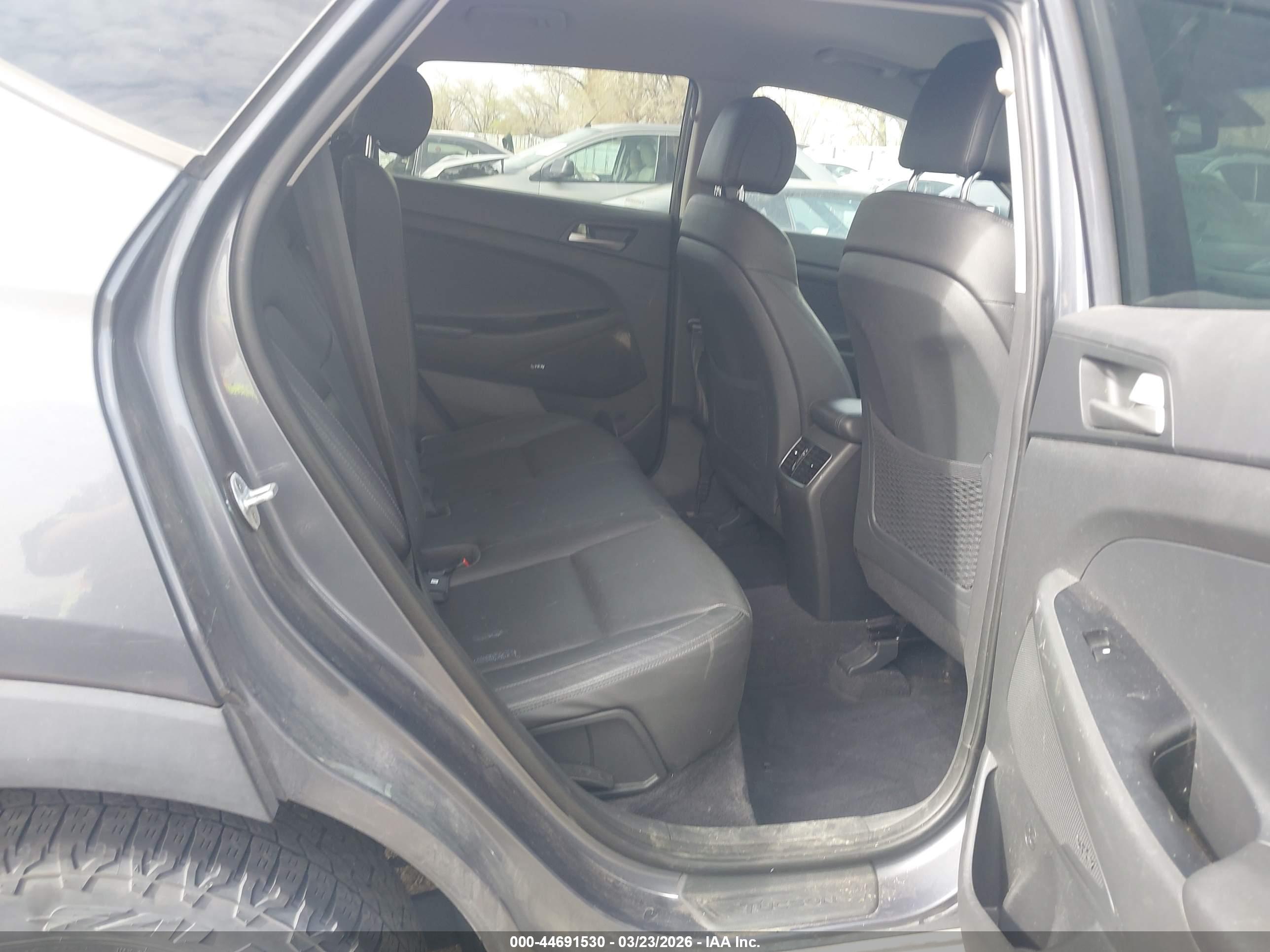 HYUNDAI TUCSON image 8