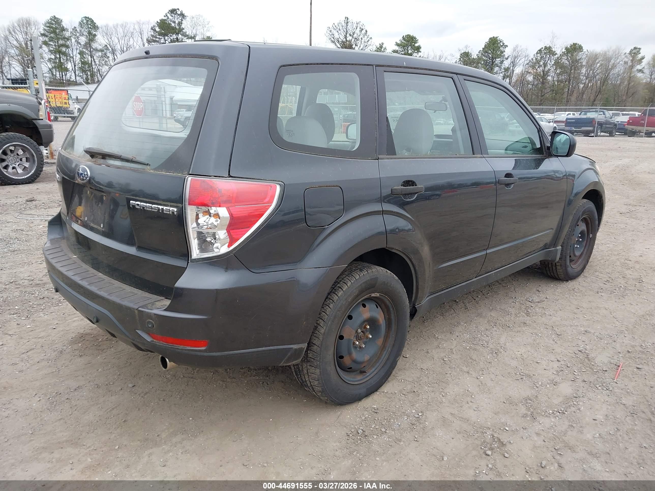 SUBARU FORESTER image 4