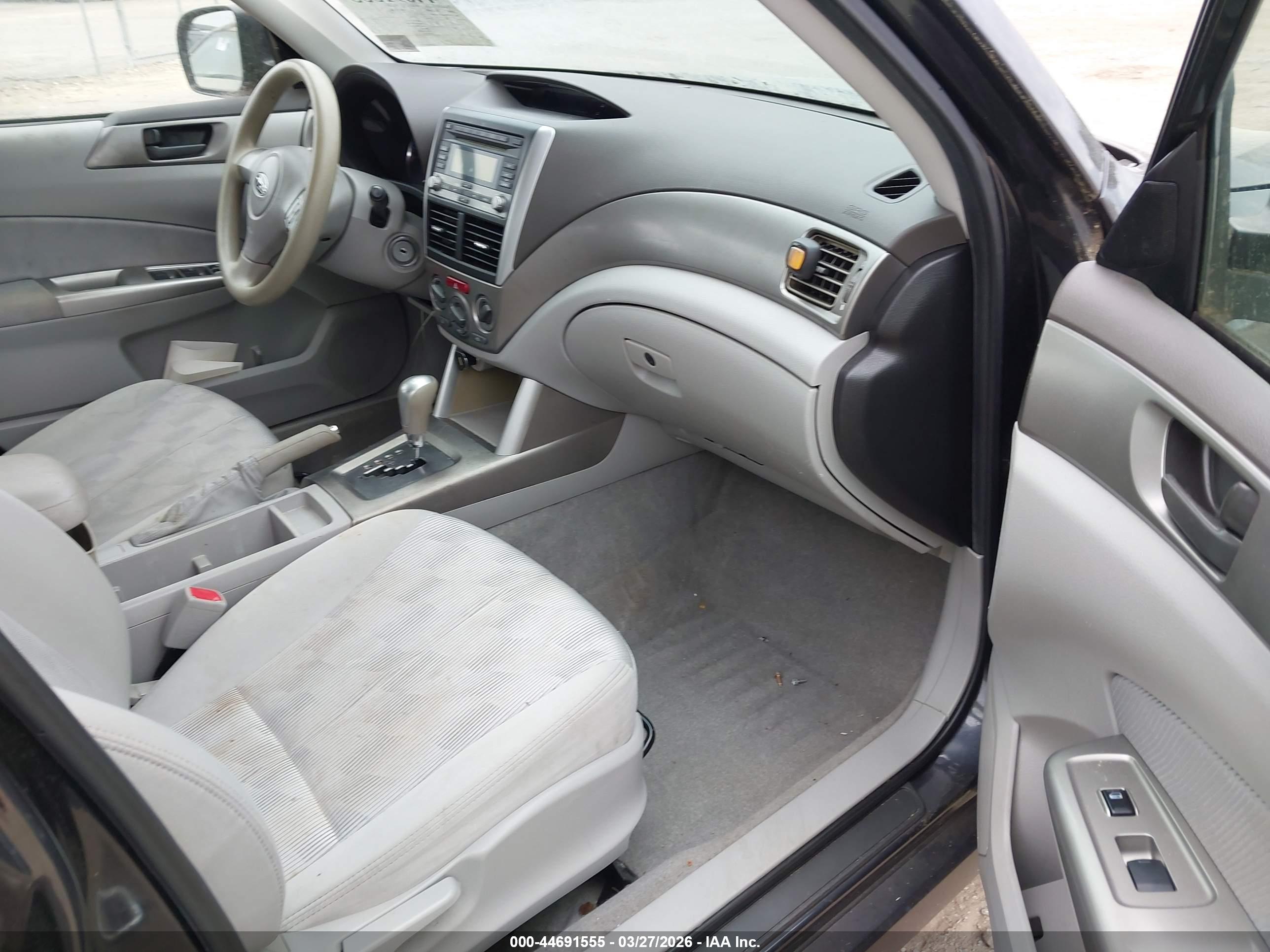 SUBARU FORESTER image 5