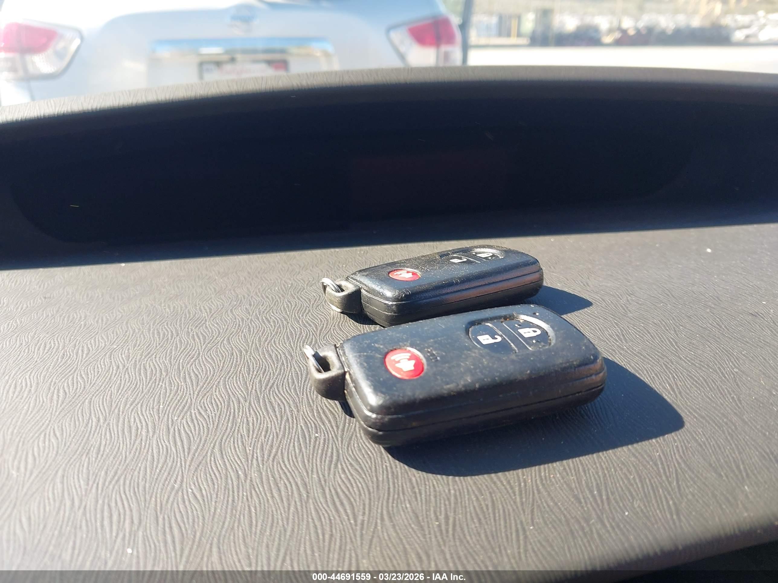 TOYOTA PRIUS image 11
