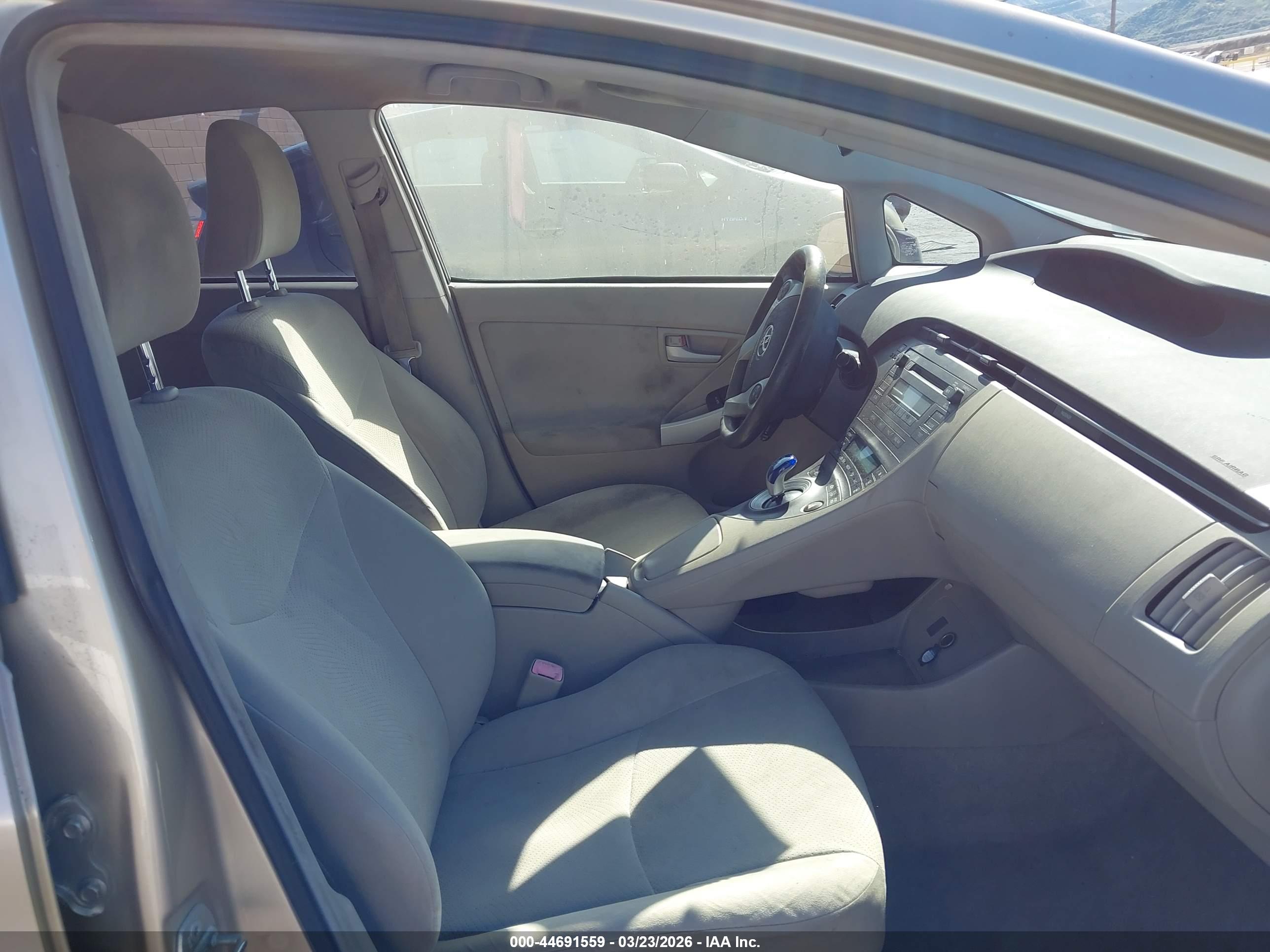 TOYOTA PRIUS image 5