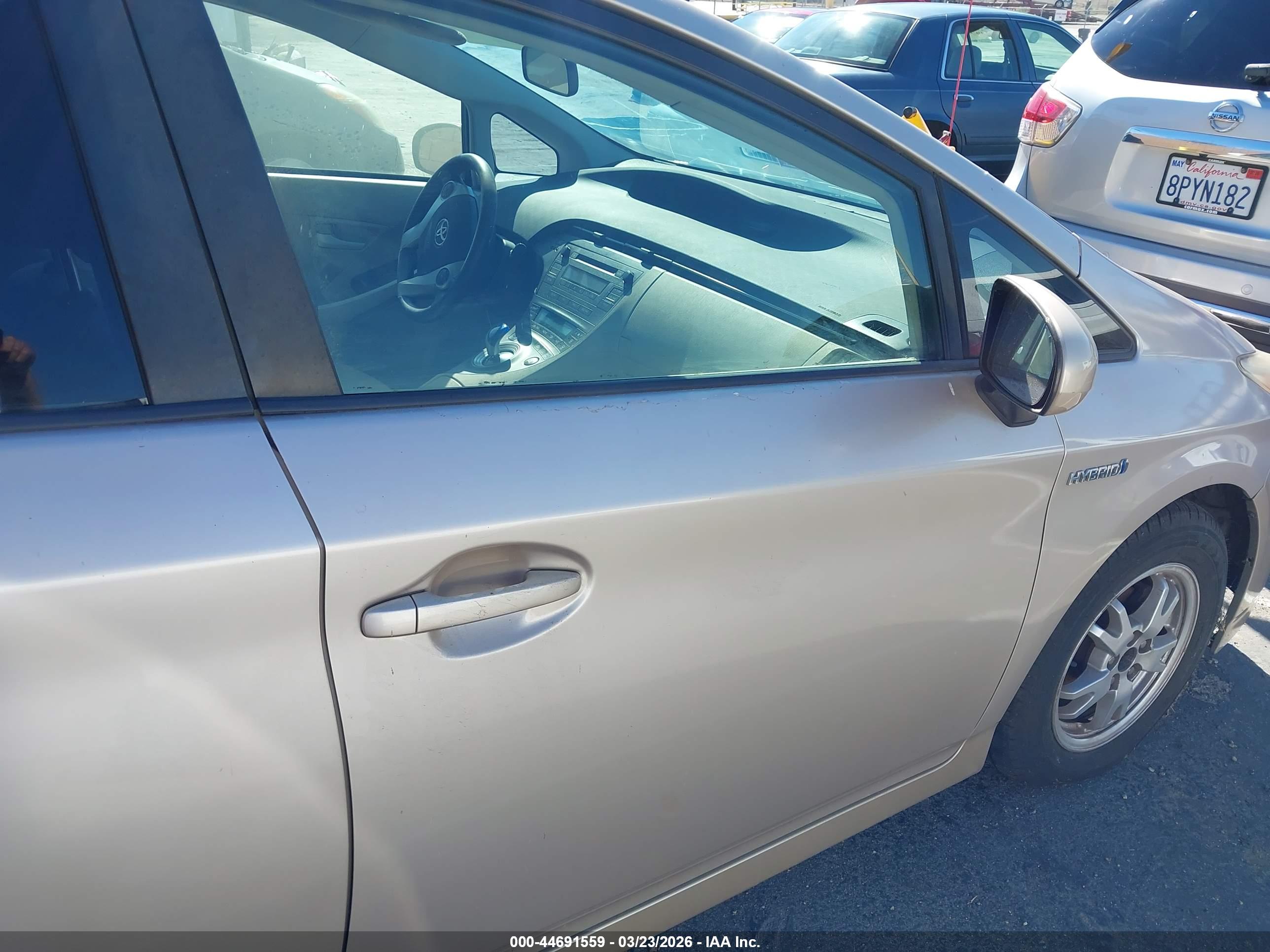 TOYOTA PRIUS image 6