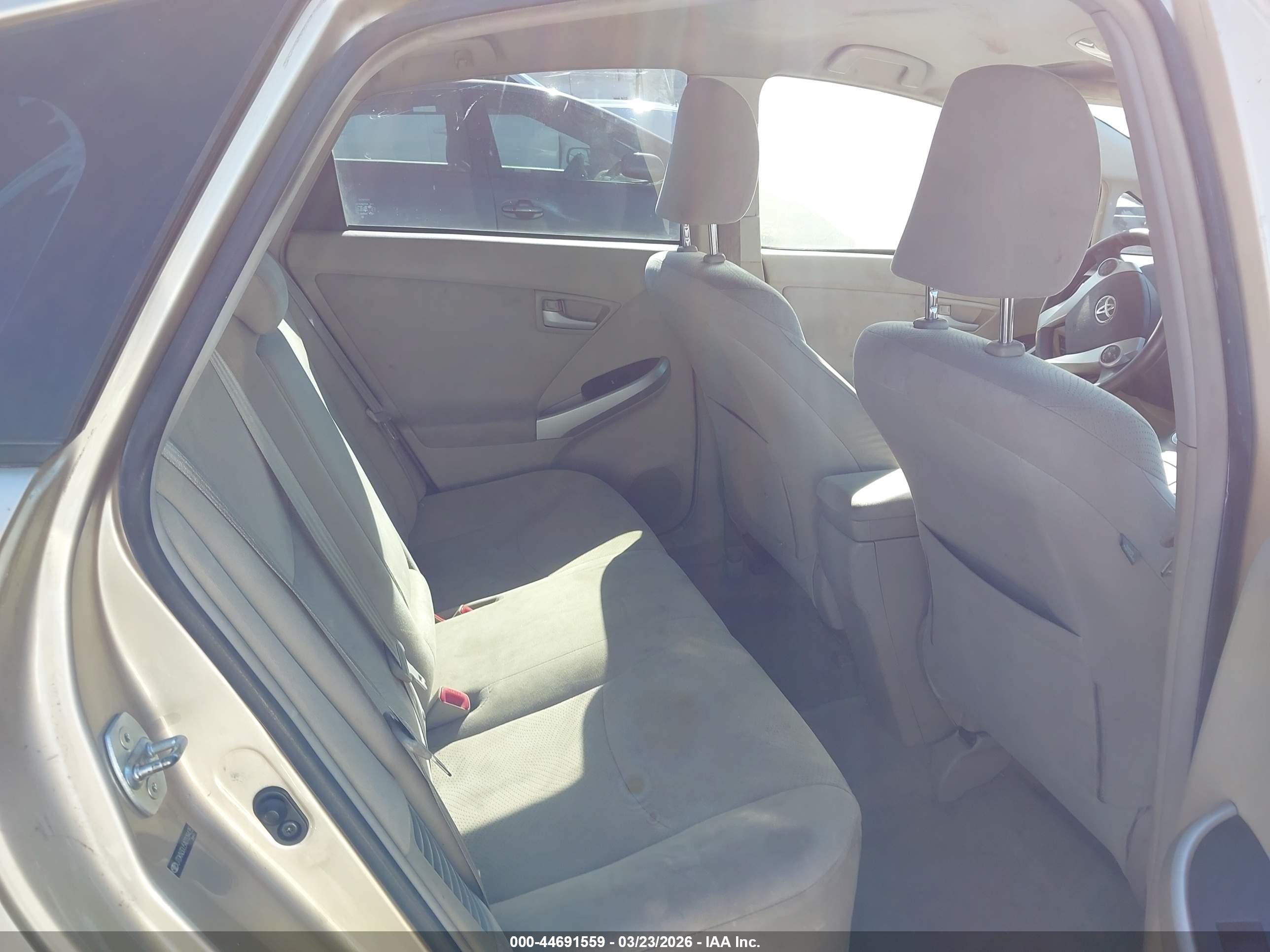 TOYOTA PRIUS image 8