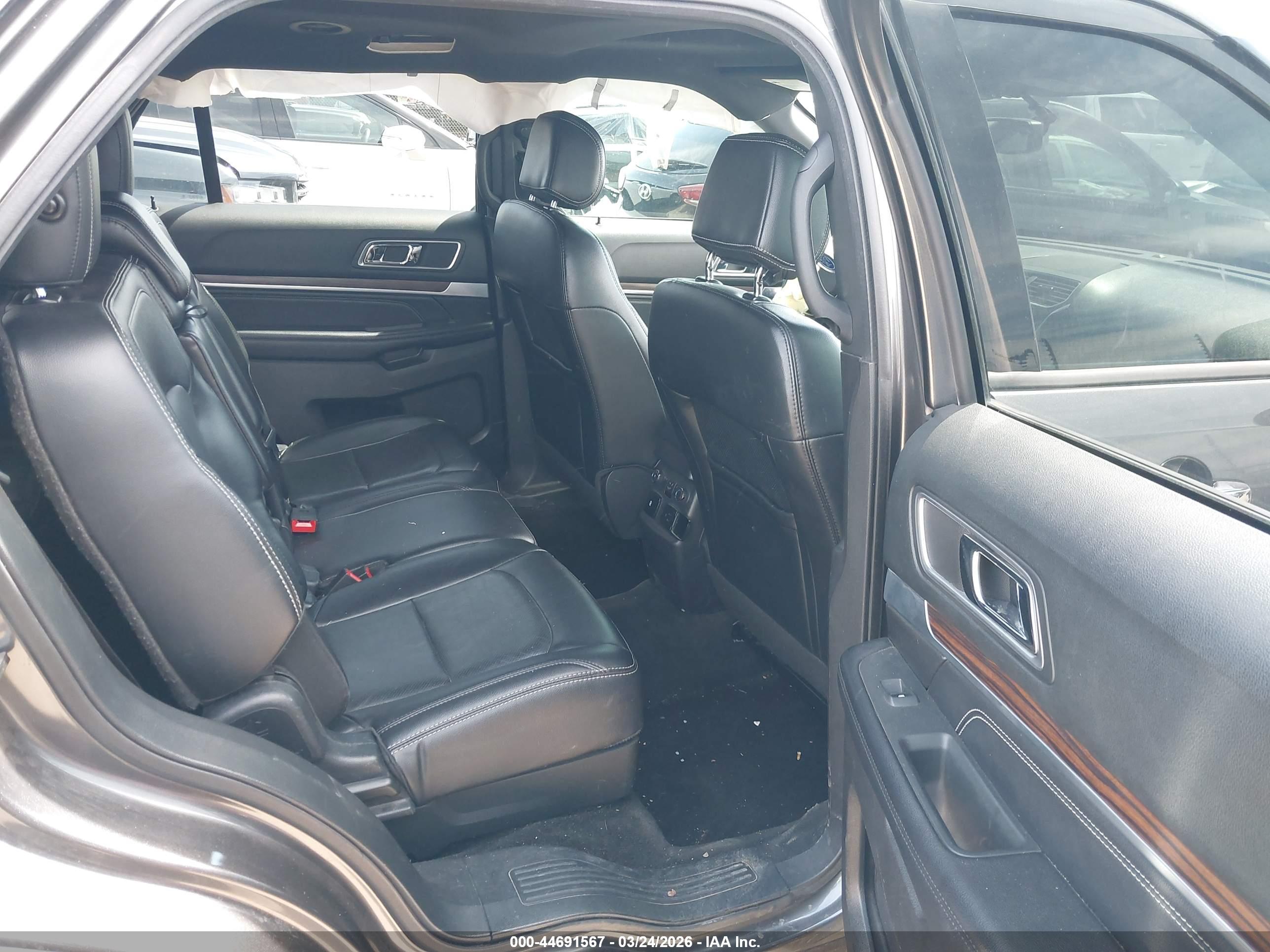 FORD EXPLORER image 8
