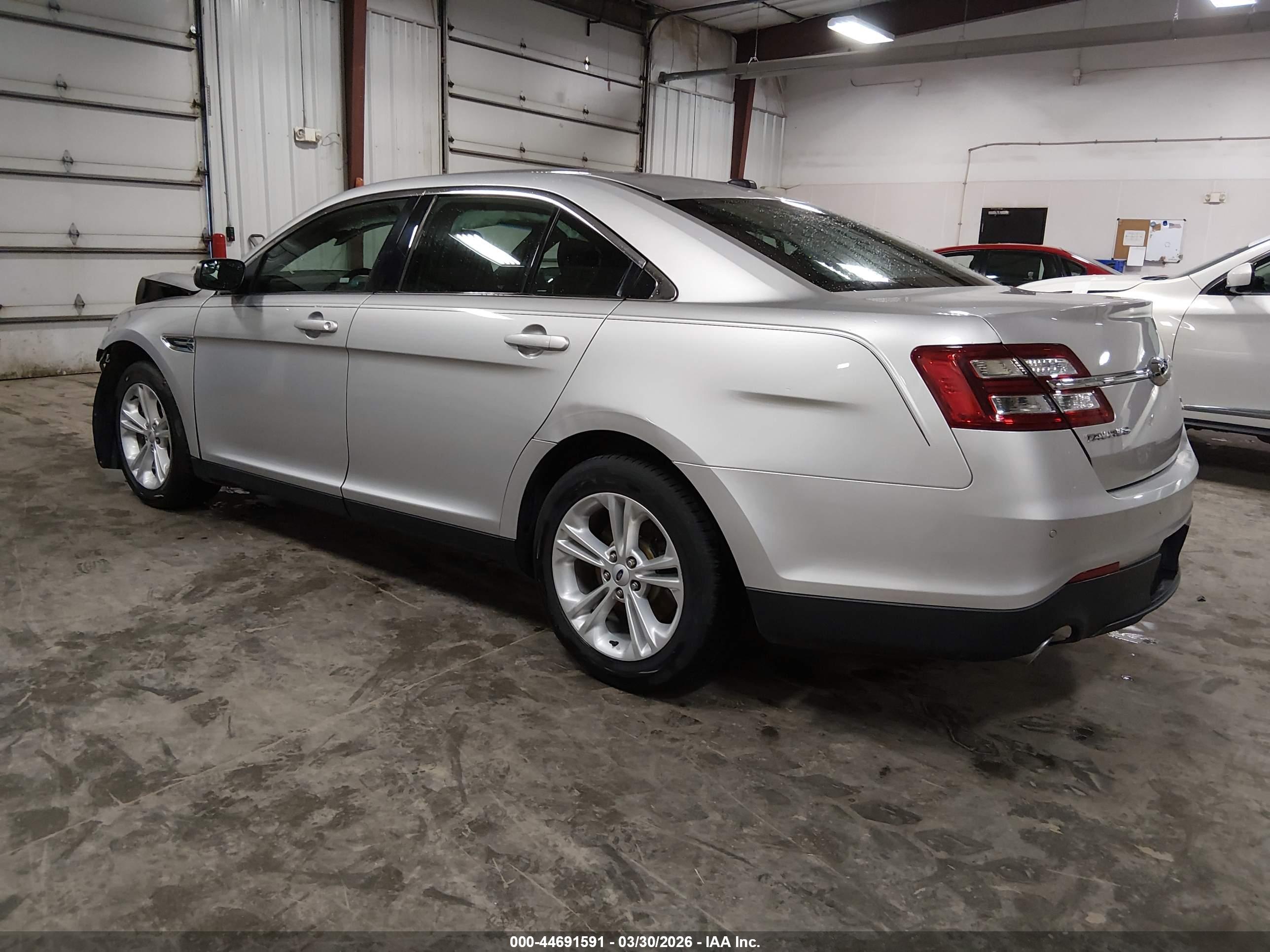FORD TAURUS image 3