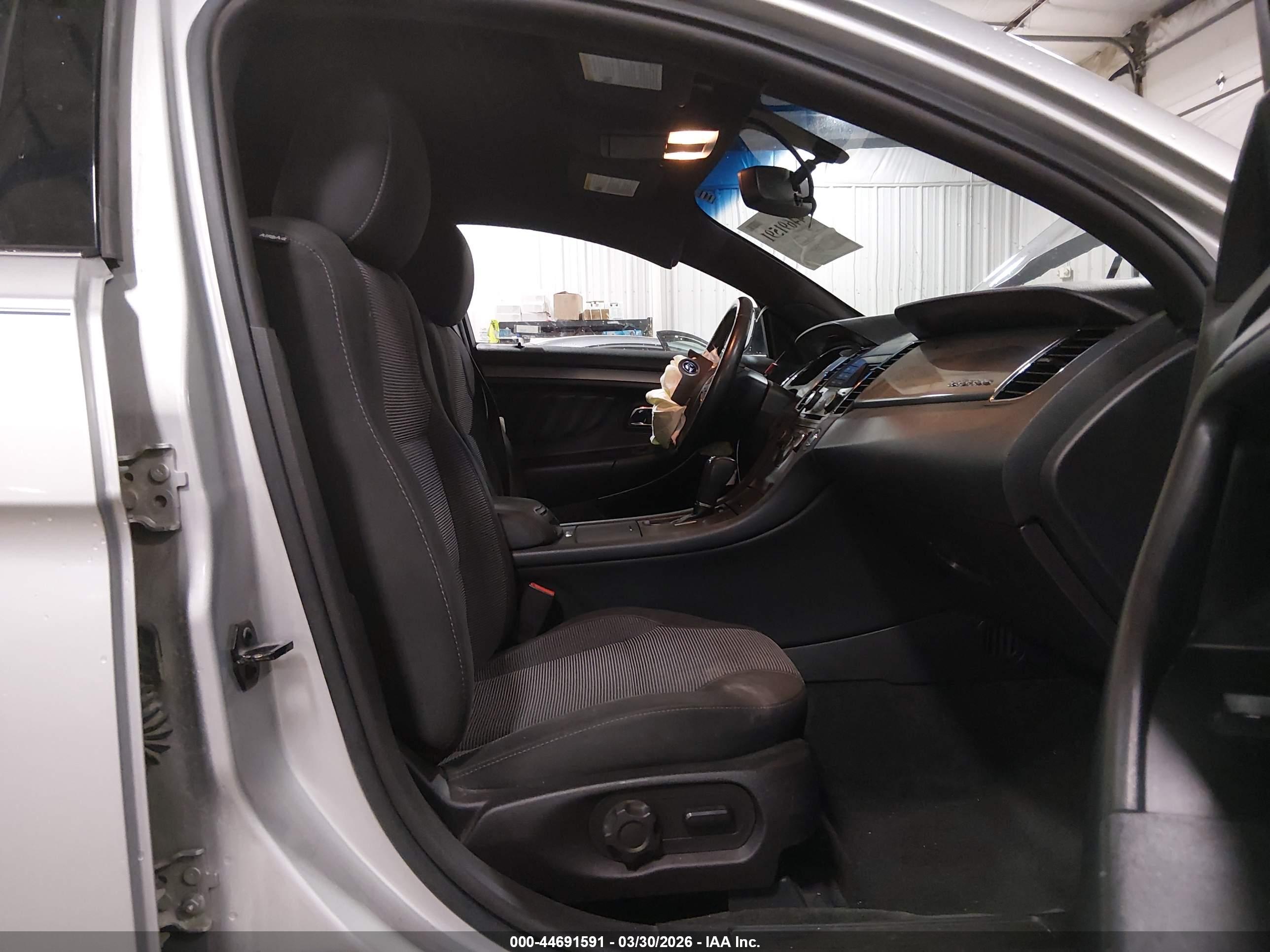 FORD TAURUS image 5