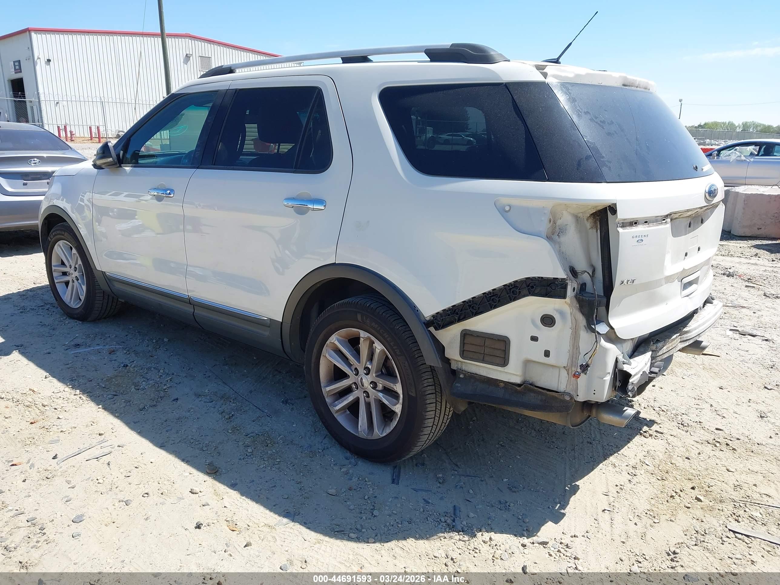 FORD EXPLORER image 3